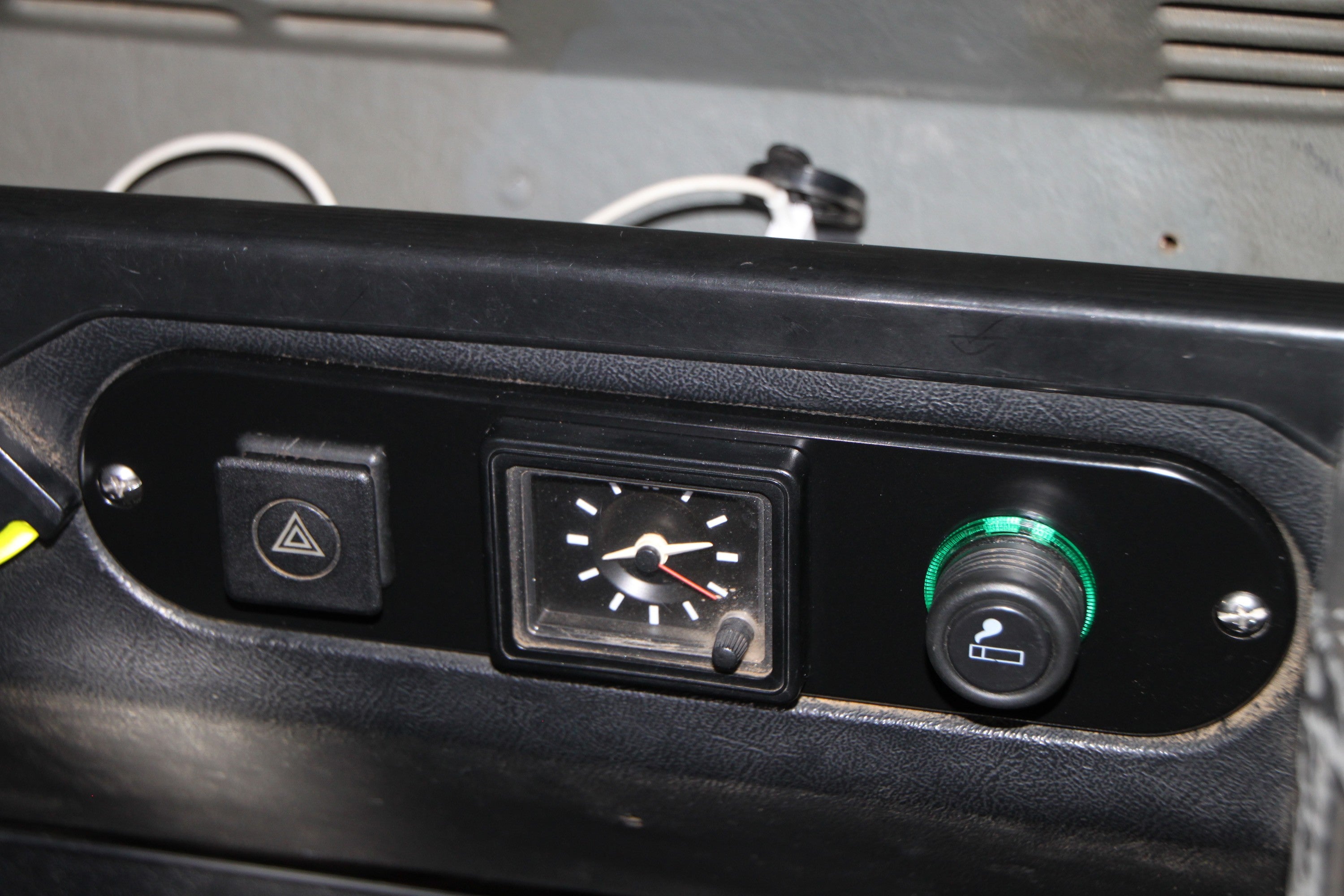 Center Dash Face Plate Panel (NAS standard) - Land Rover Defender 90/110