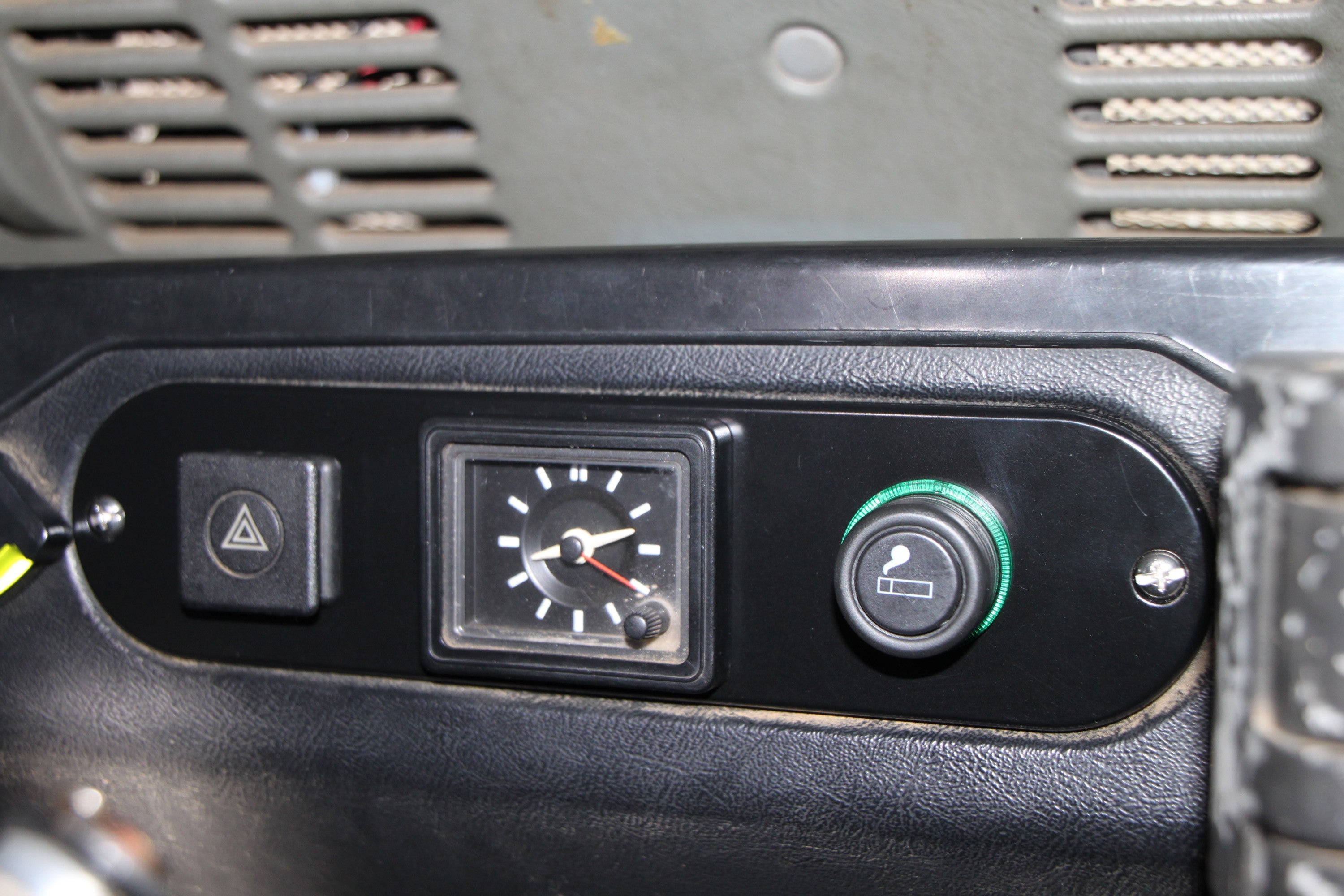 Center Dash Face Plate Panel (NAS standard) - Land Rover Defender 90/110