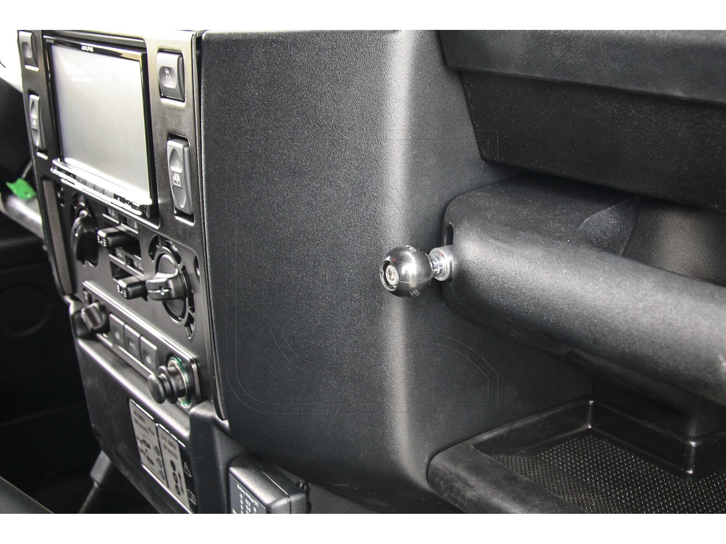 RAM Mount ball and adapter for Land Rover Defender Td4/Puma (model year 2007-2016)