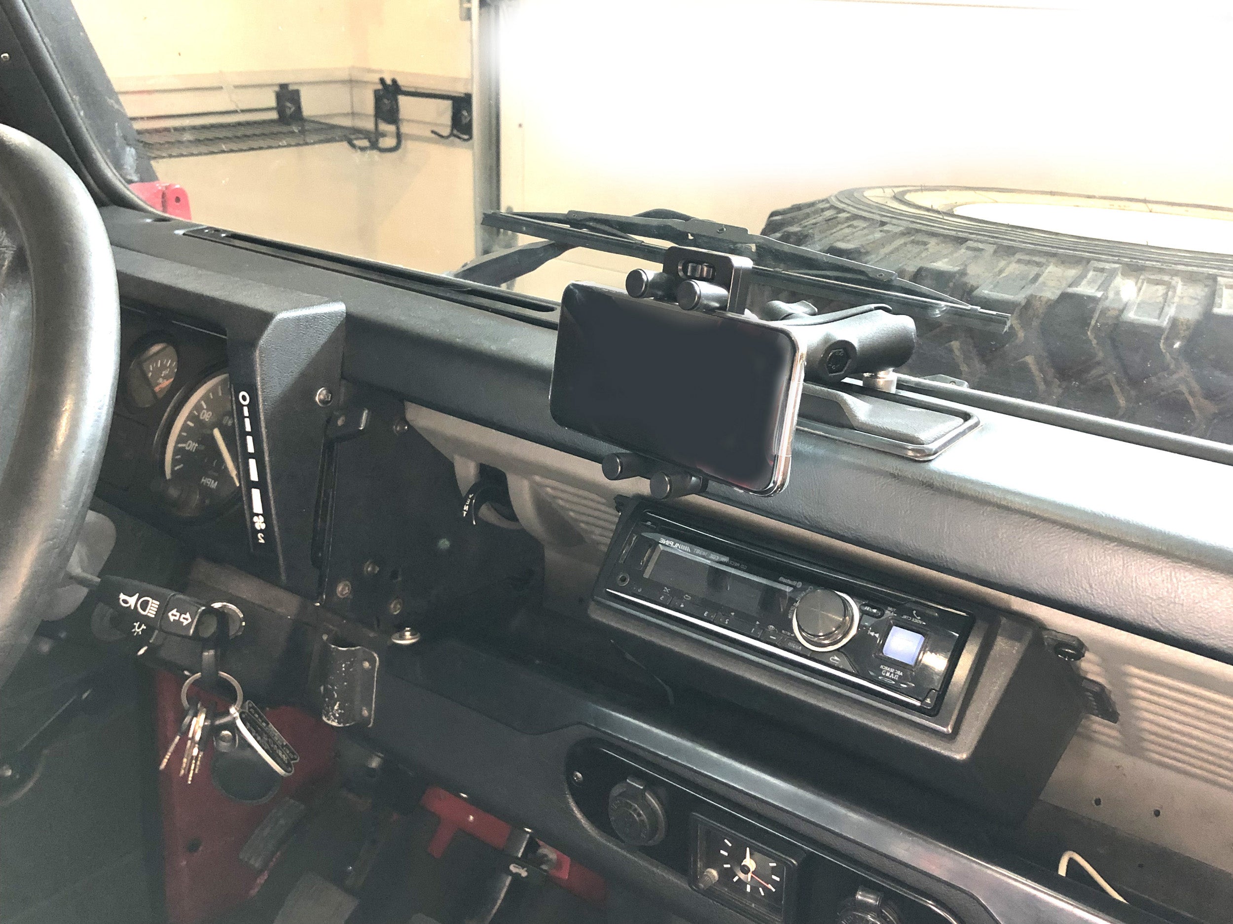 Defender Phone Dash Mount, aluminum (fits model years 1983-2006) - for Land Rover 90/110/130