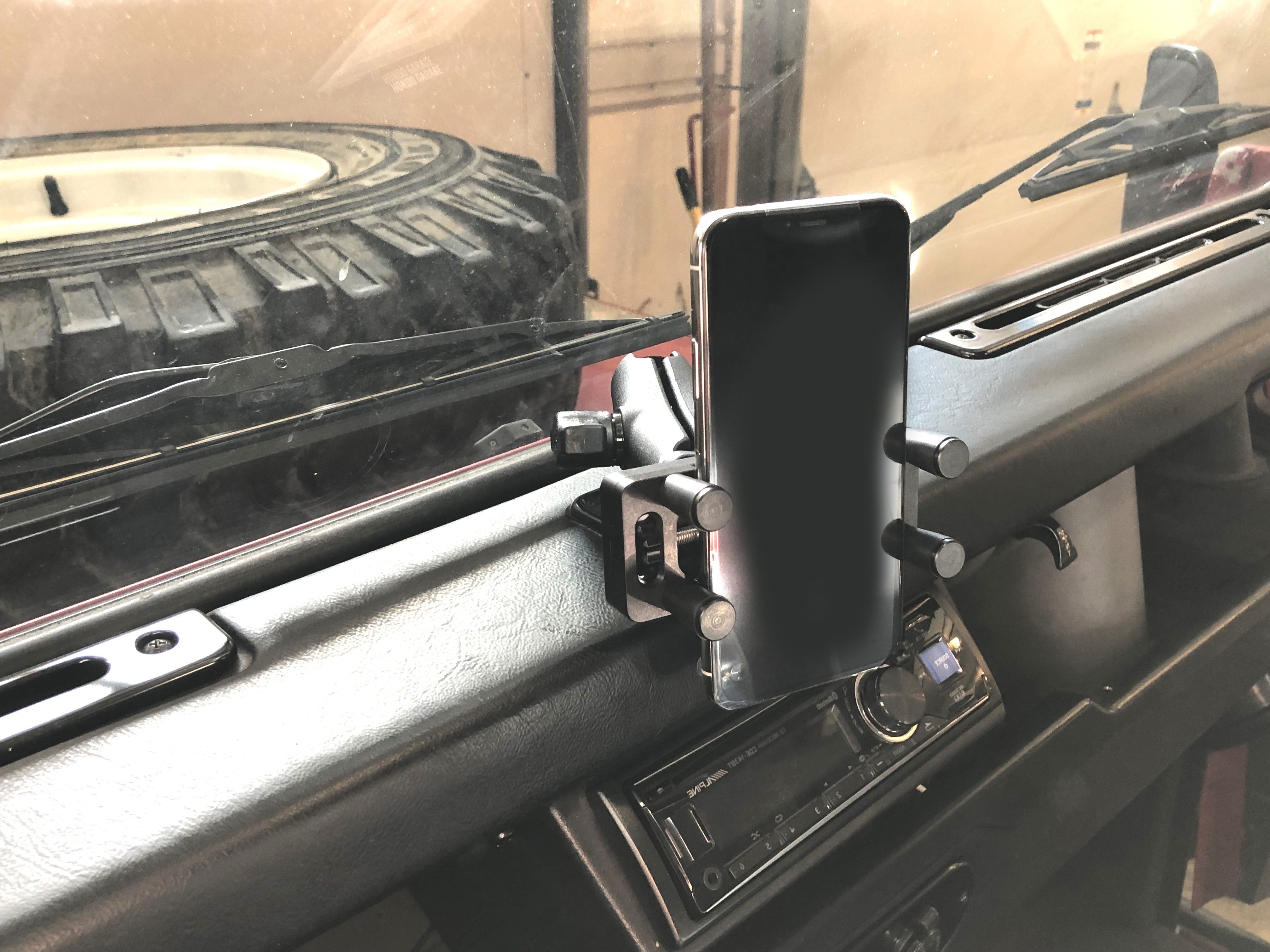 Defender Phone Dash Mount, aluminum (fits model years 1983-2006) - for Land Rover 90/110/130