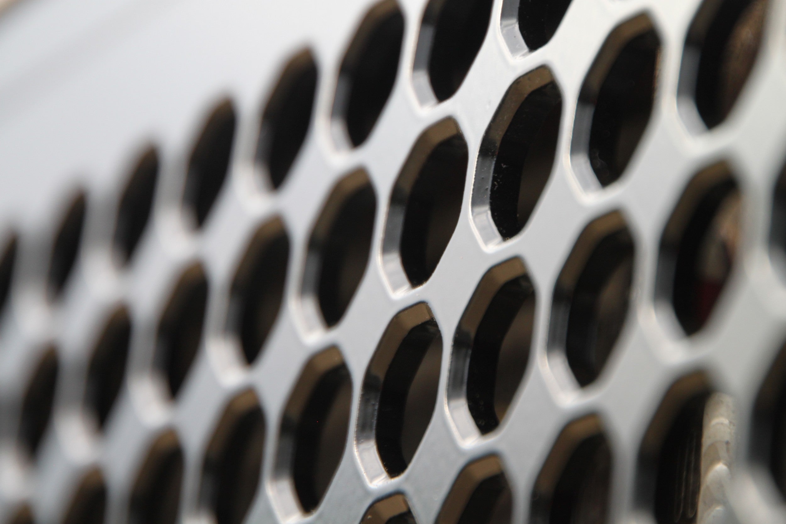 Defender Front Grille (w/ cutout for manual bonnet latch) - for Land Rover Defender 90/110/130 (solid aluminum)