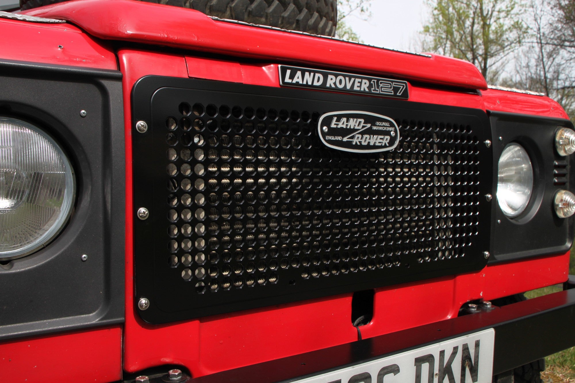 Defender Front Grille (w/ cutout for manual bonnet latch) - for Land Rover Defender 90/110/130 (solid aluminum)