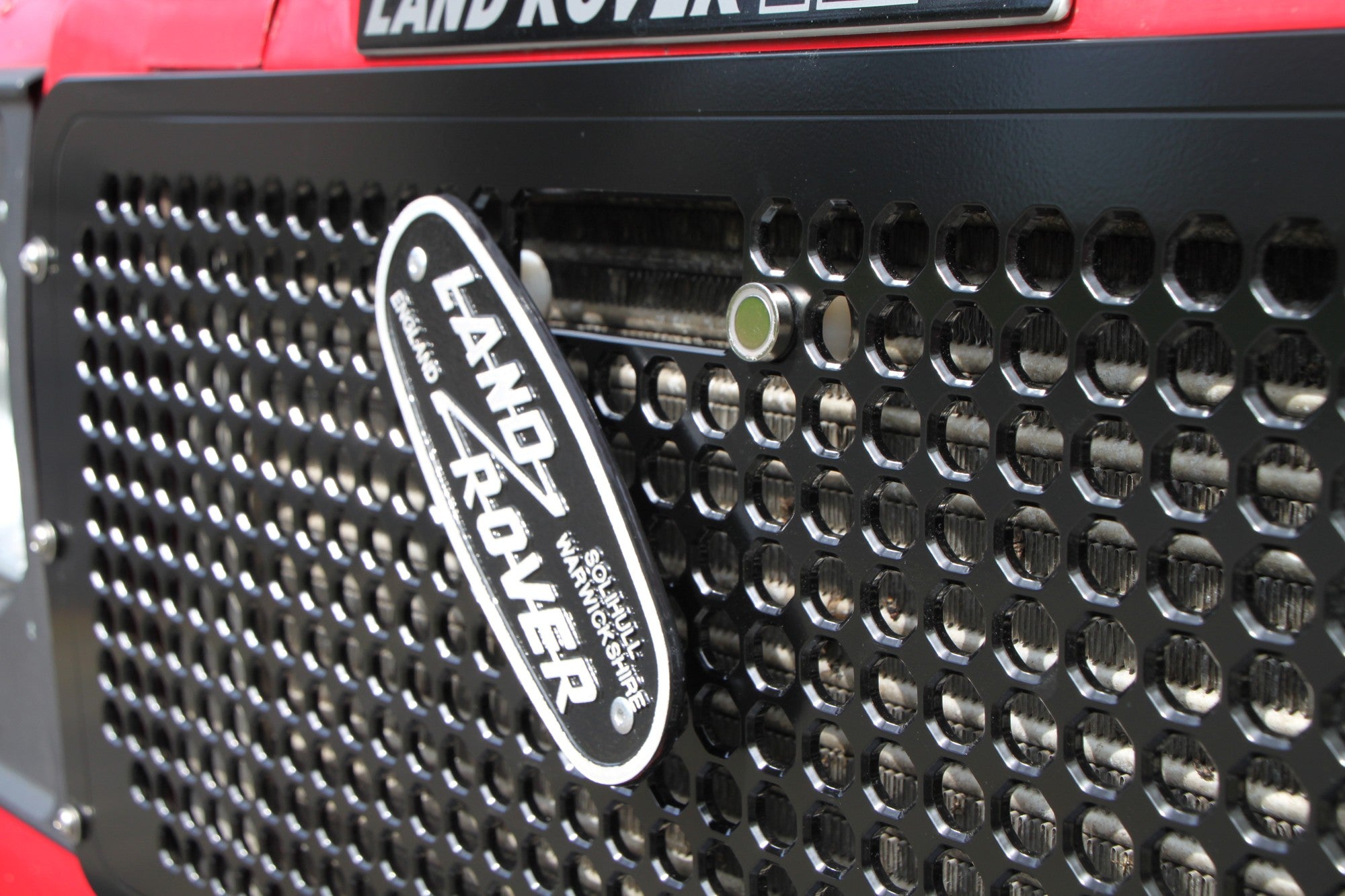 Defender Front Grille (w/ cutout for manual bonnet latch) - for Land Rover Defender 90/110/130 (solid aluminum)