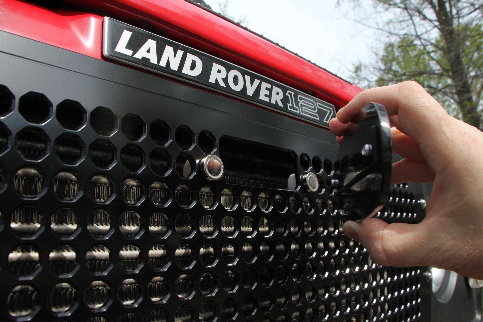 Defender Front Grille (w/ cutout for manual bonnet latch) - for Land Rover Defender 90/110/130 (solid aluminum)