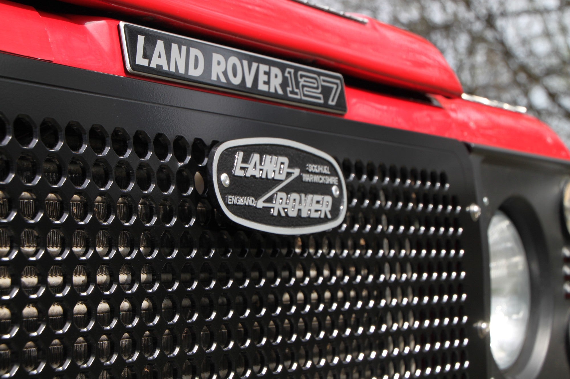 Defender Front Grille (w/ cutout for manual bonnet latch) - for Land Rover Defender 90/110/130 (solid aluminum)