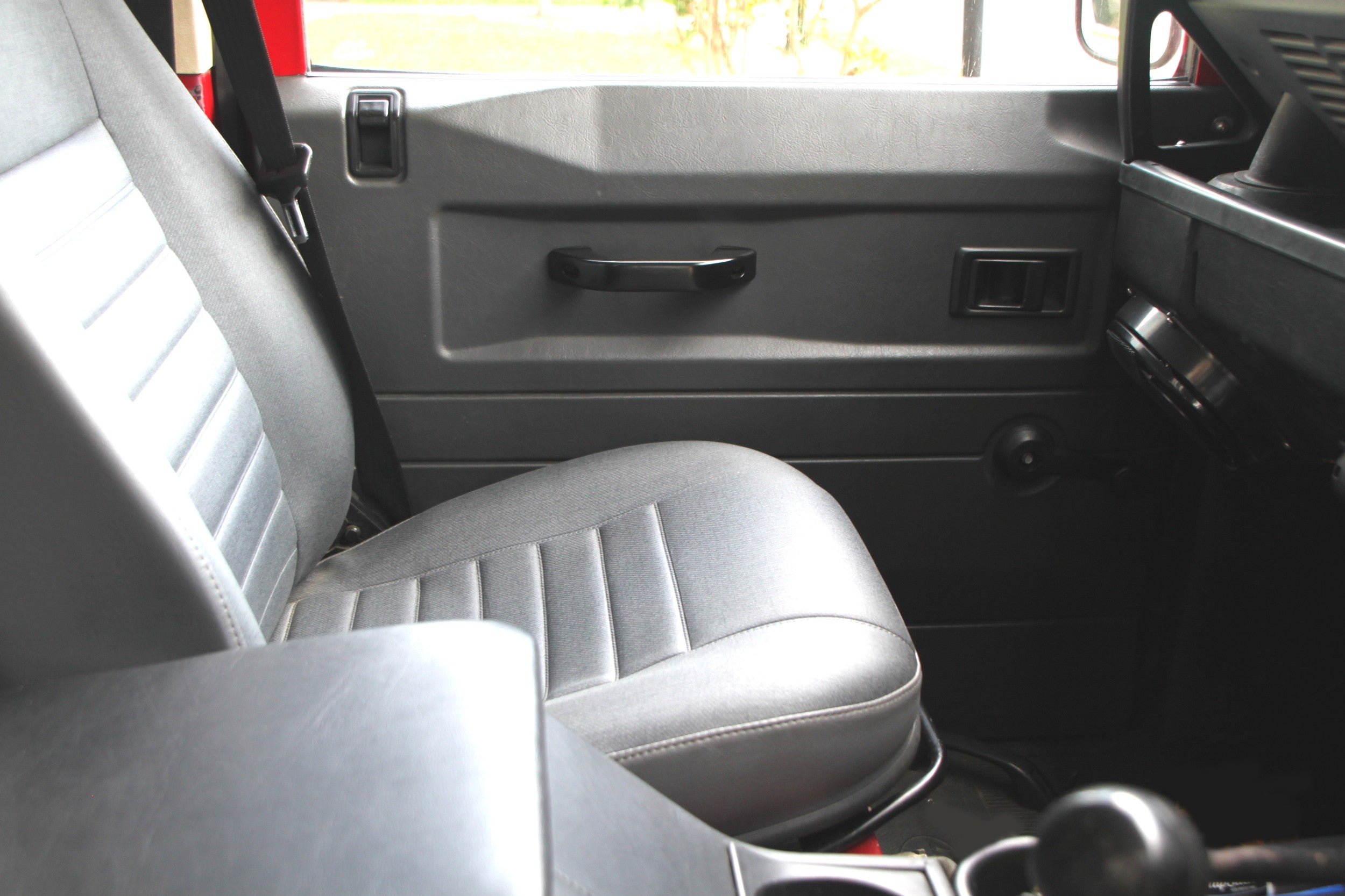 Defender Interior Door Pull Handles - Land Rover 90/110/130 (solid aluminum, set of 2)