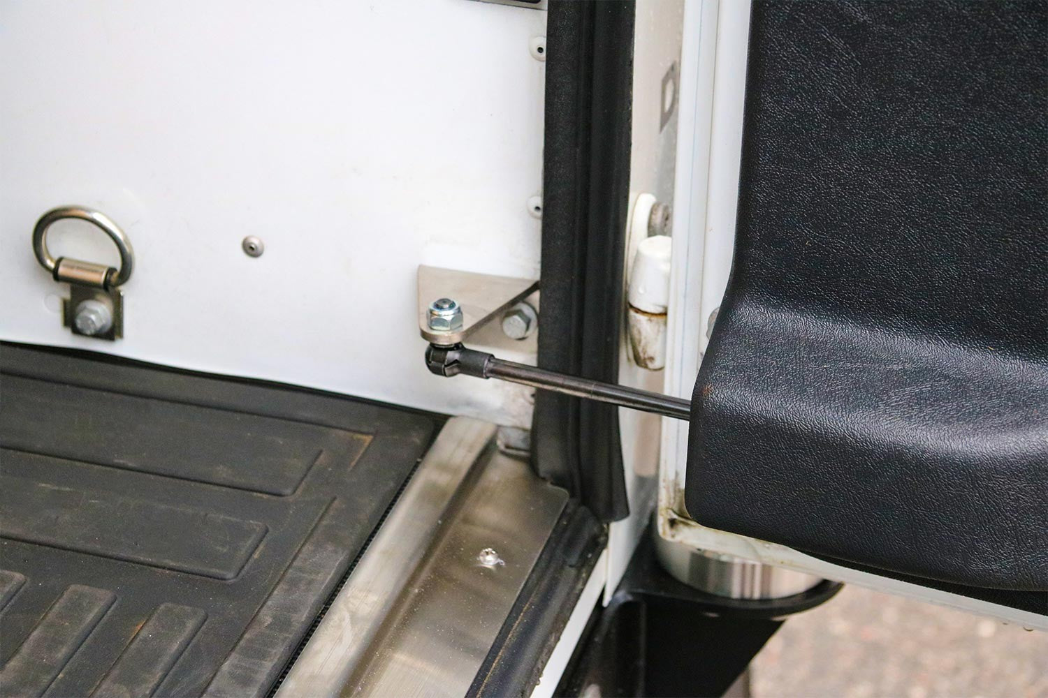 Defender Rear Station Wagon Door Gas Strut Conversion Kit (from model year 2002+) - Land Rover 90/110