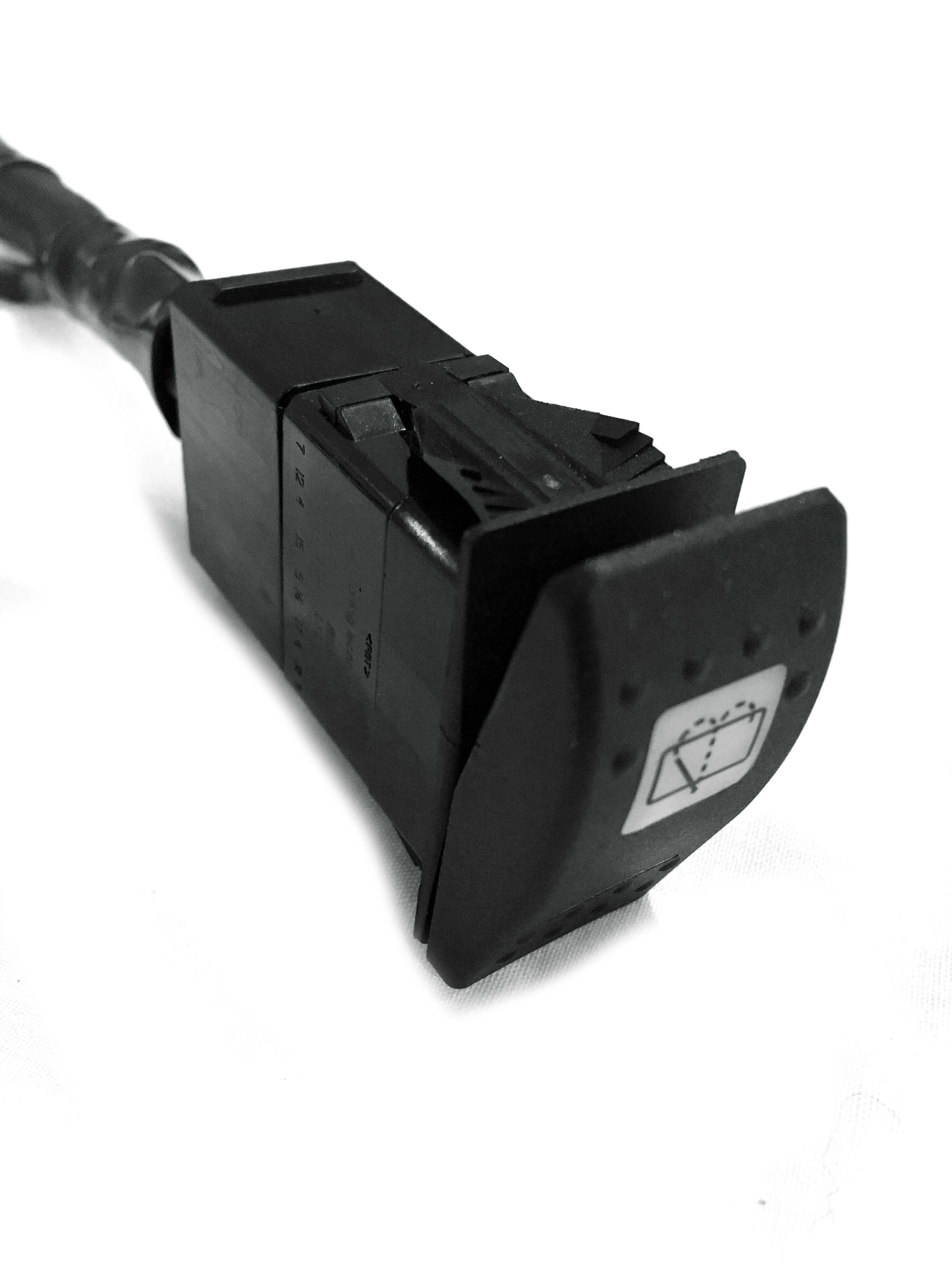 Defender Ignition Switch Wiring Harness (bypass) (*includes* Carling Switch & Multiplug) - for Land Rover 90/110/130