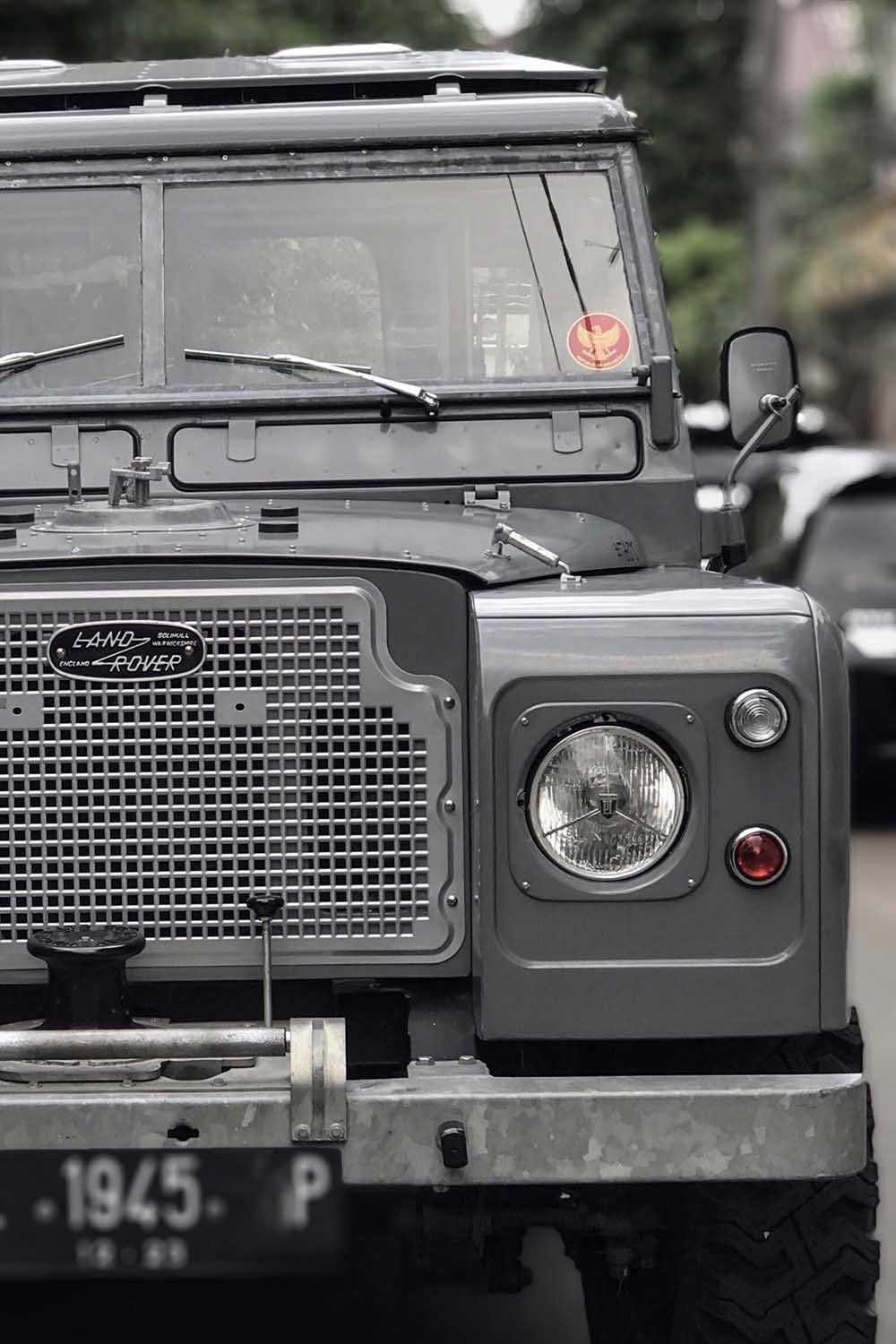Heritage Style Front Grille - Land Rover Defender or Series (without A/C, stamped aluminum)