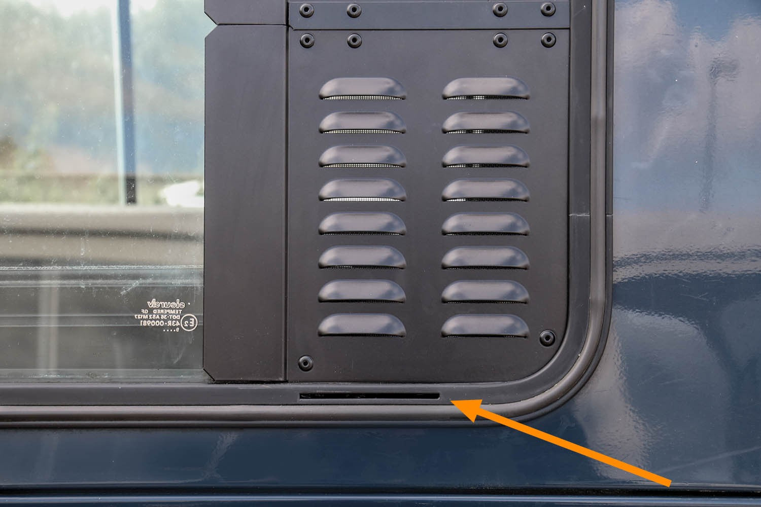 Station Wagon Rear Sliding Window Vent Screens - Land Rover Defender 90/110 (up to model year 2002, set of 2)