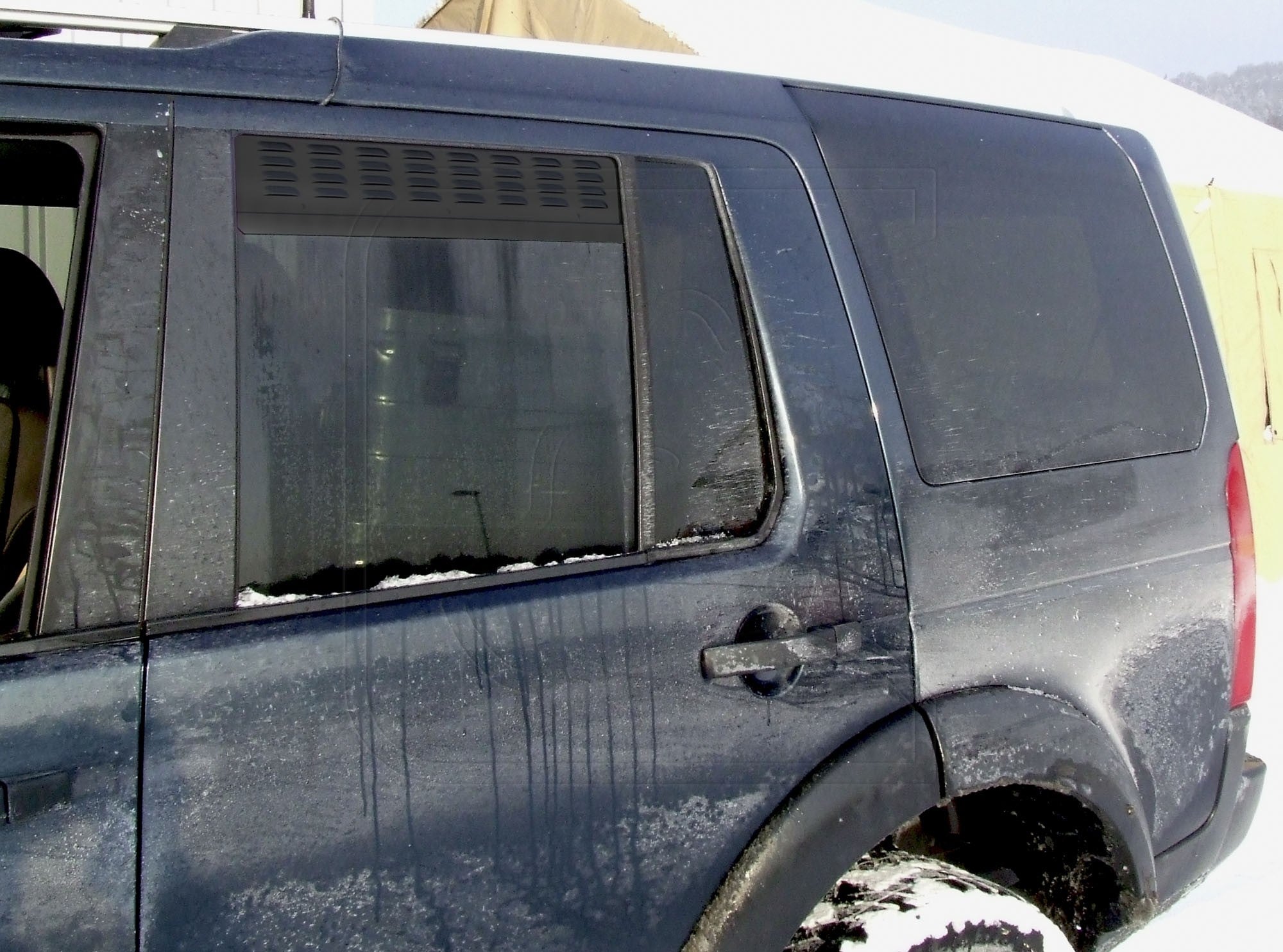 LR3 LR4 (Discovery 1 & 2) 2nd Row Doors Window Vents/Screens - for Land Rover (set of 2)