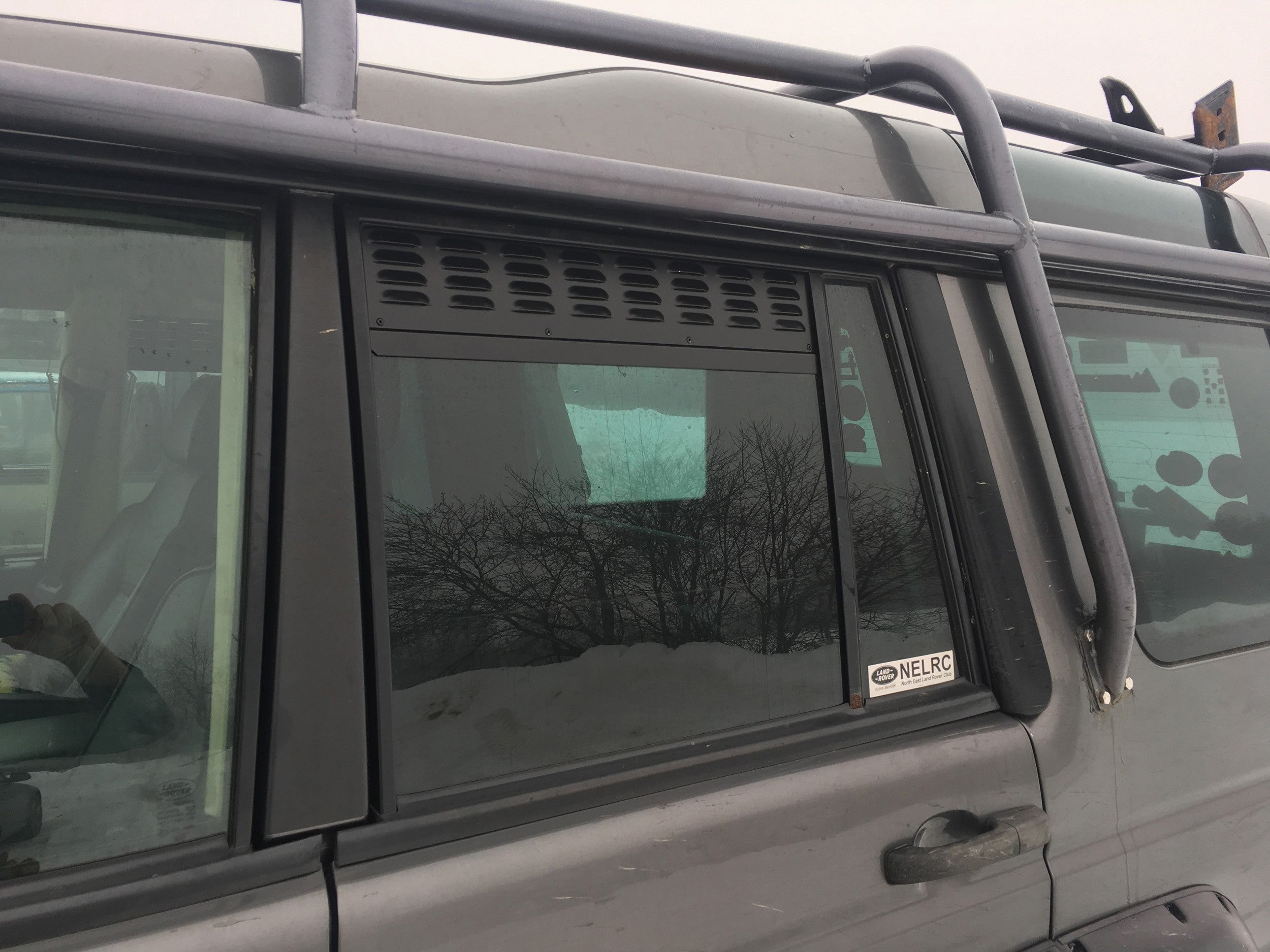 LR3 LR4 (Discovery 1 & 2) 2nd Row Doors Window Vents/Screens - for Land Rover (set of 2)