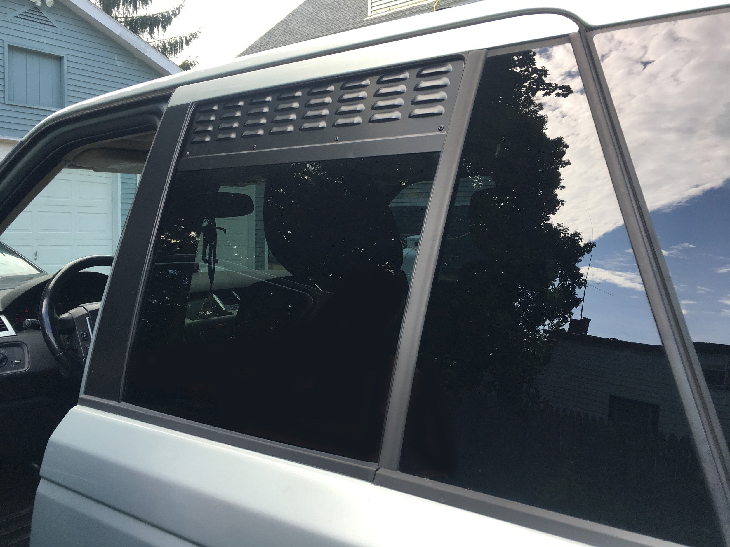 Range Rover Sport (2006-2013) 2nd Row Doors Window Vents/Screens - for Land Rover (set of 2)