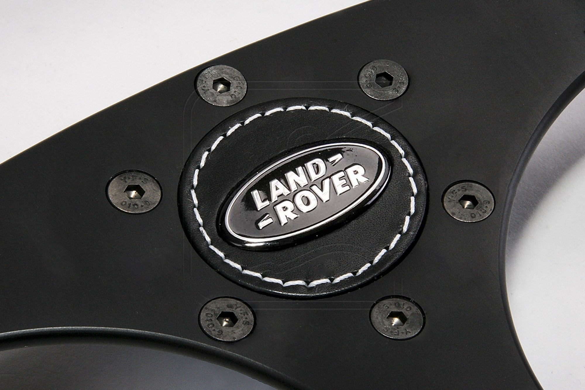 Leather center insert for MOMO sport steering wheel - for Land Rover Defender