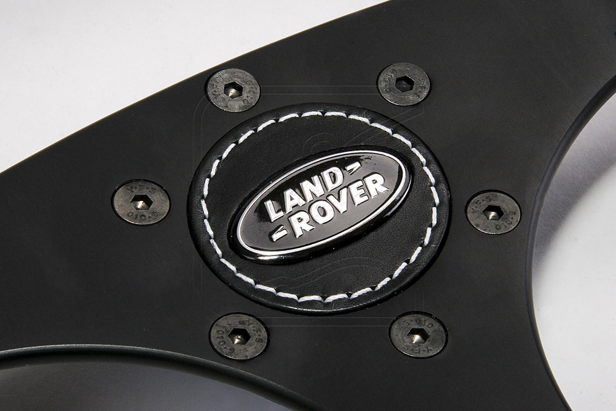 Leather center insert for MOMO Sport steering wheel - for Land Rover Defender