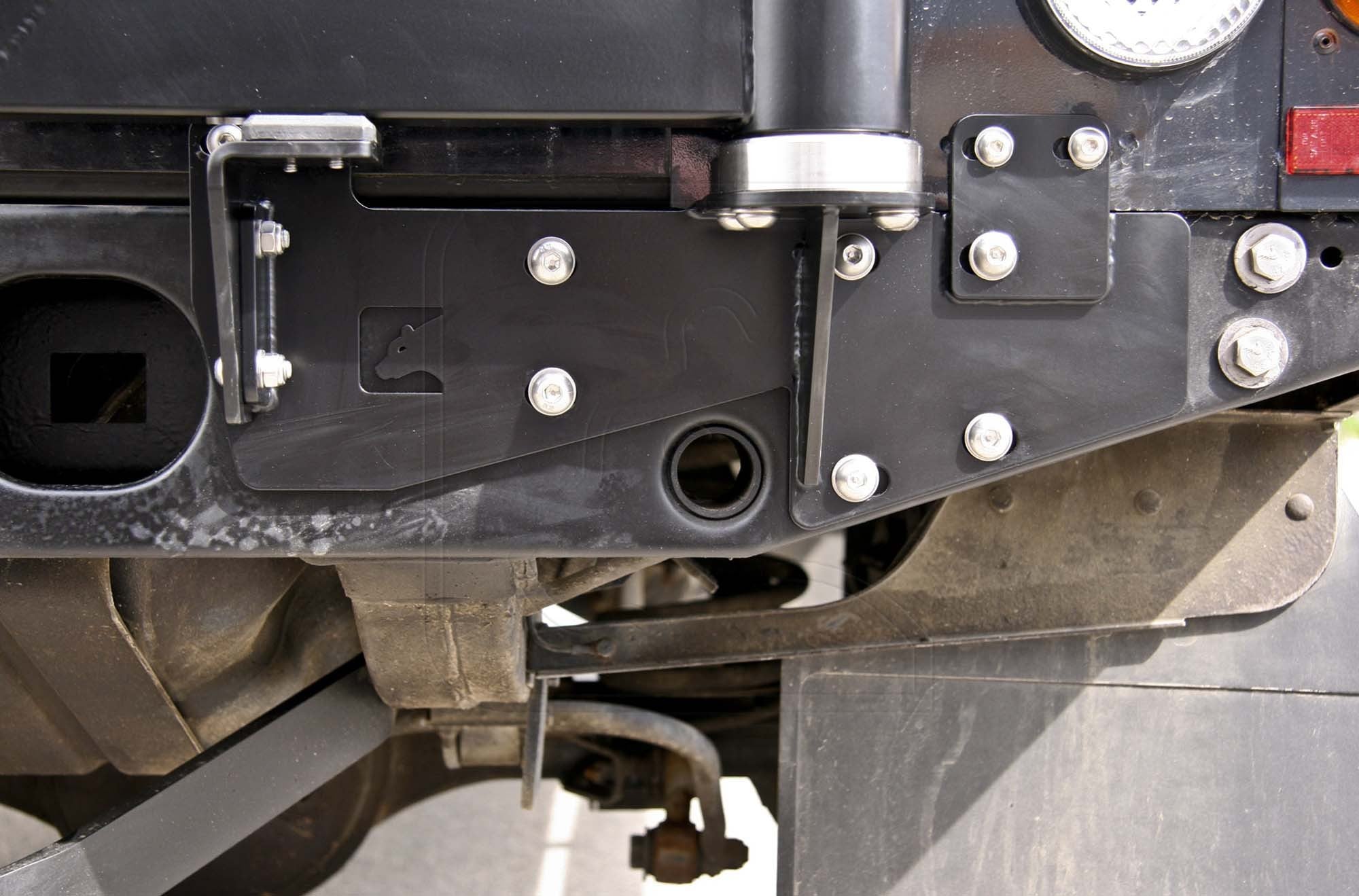 Defender Station Wagon Swing Away Tire Carrier (stainless steel & black powdercoated) - for Land Rover 90/110