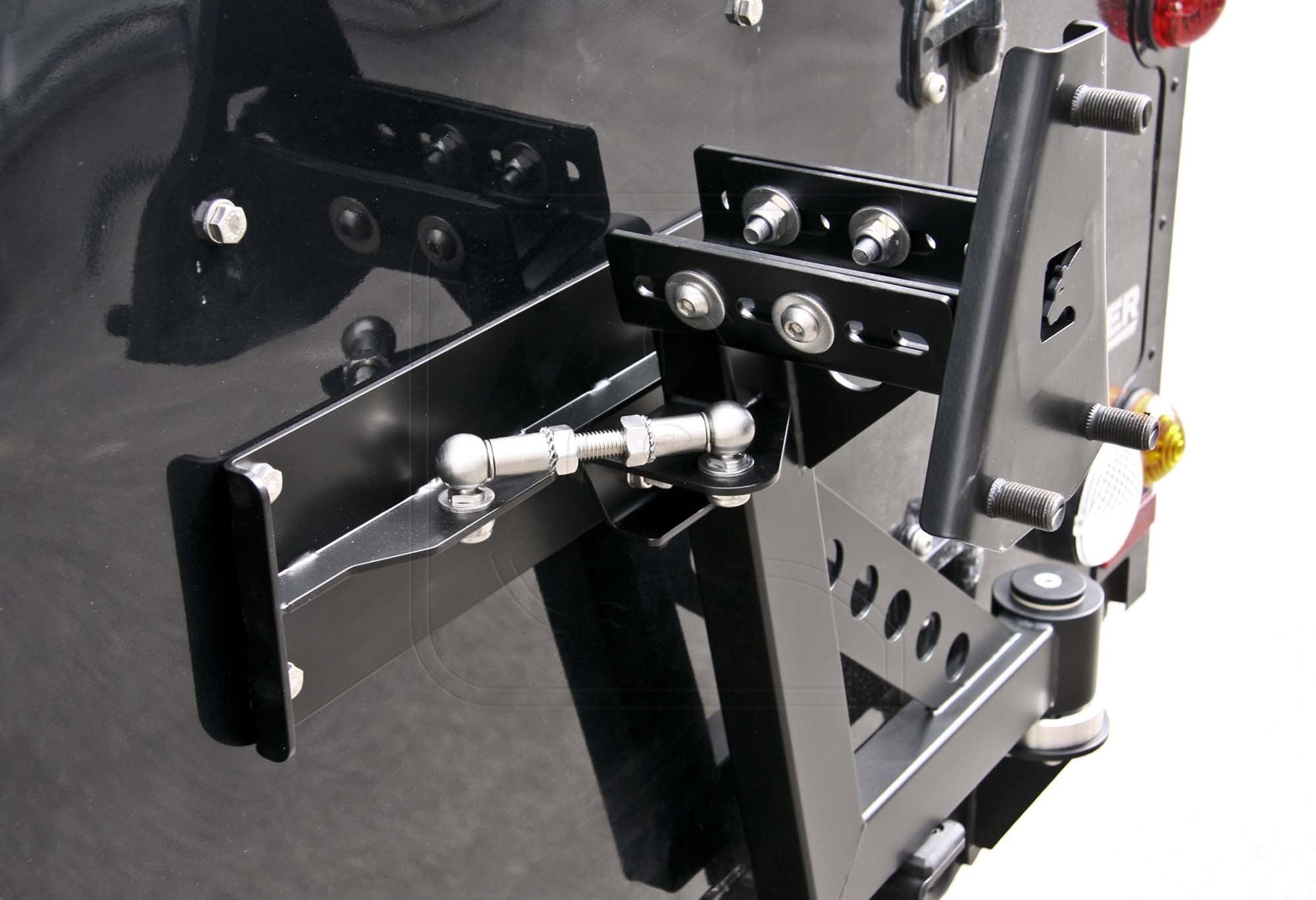 Defender Station Wagon Swing Away Tire Carrier (stainless steel & black powdercoated) - for Land Rover 90/110