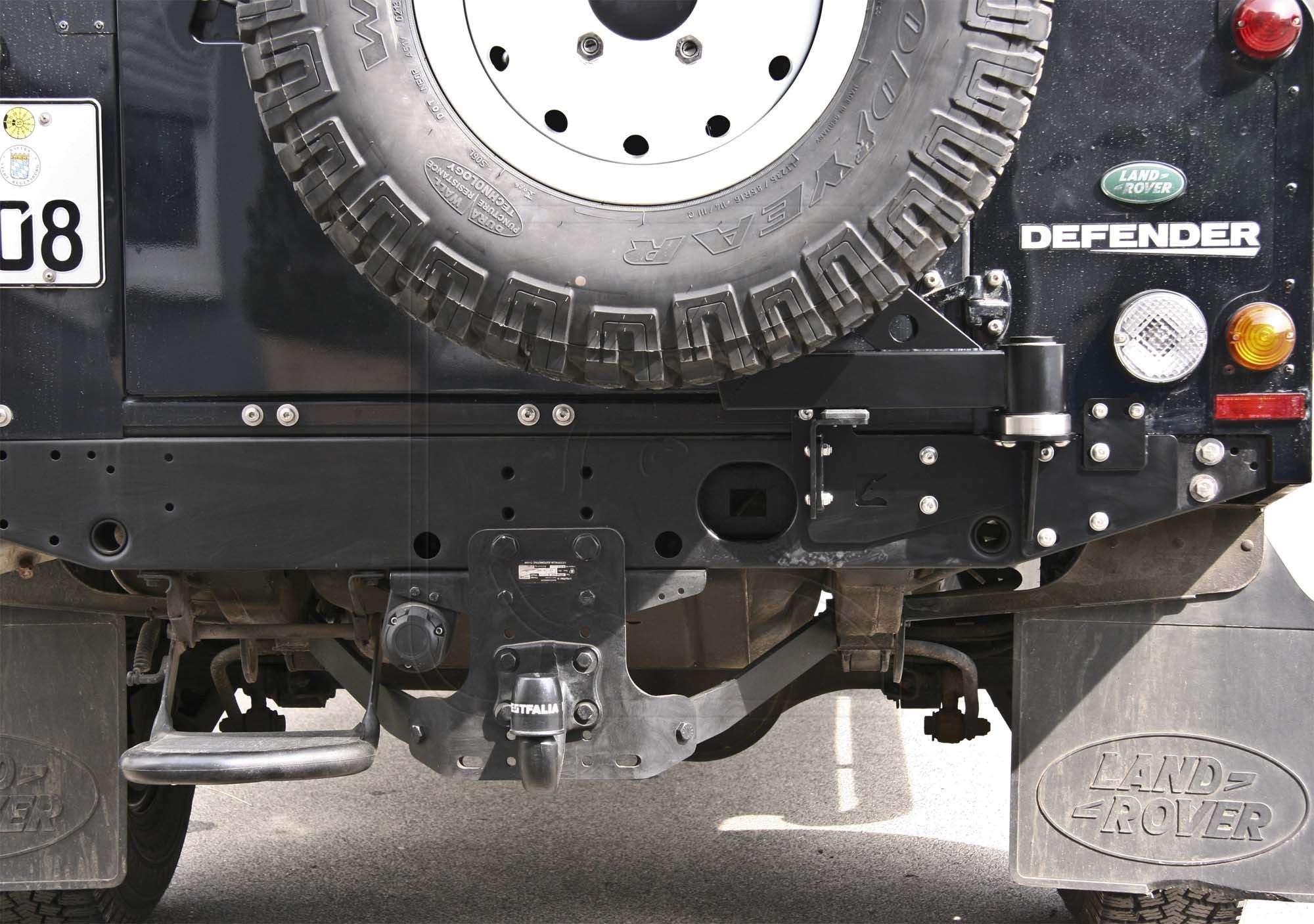 Defender Station Wagon Swing Away Tire Carrier (stainless steel & black powdercoated) - for Land Rover 90/110