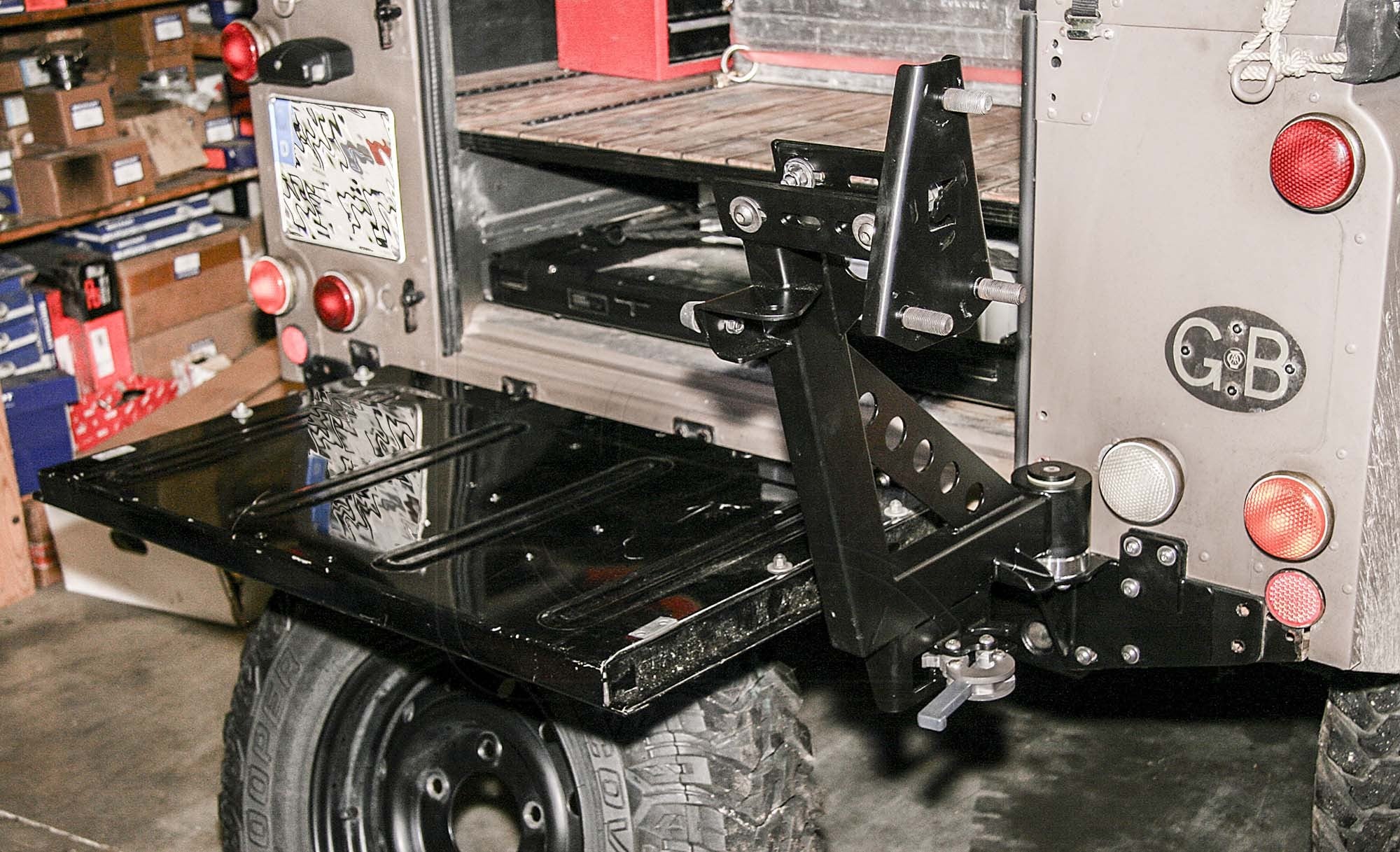 Defender Stainless Steel Spare Tire Carrier for Pickup / Soft-Top - for Land Rover 90/110