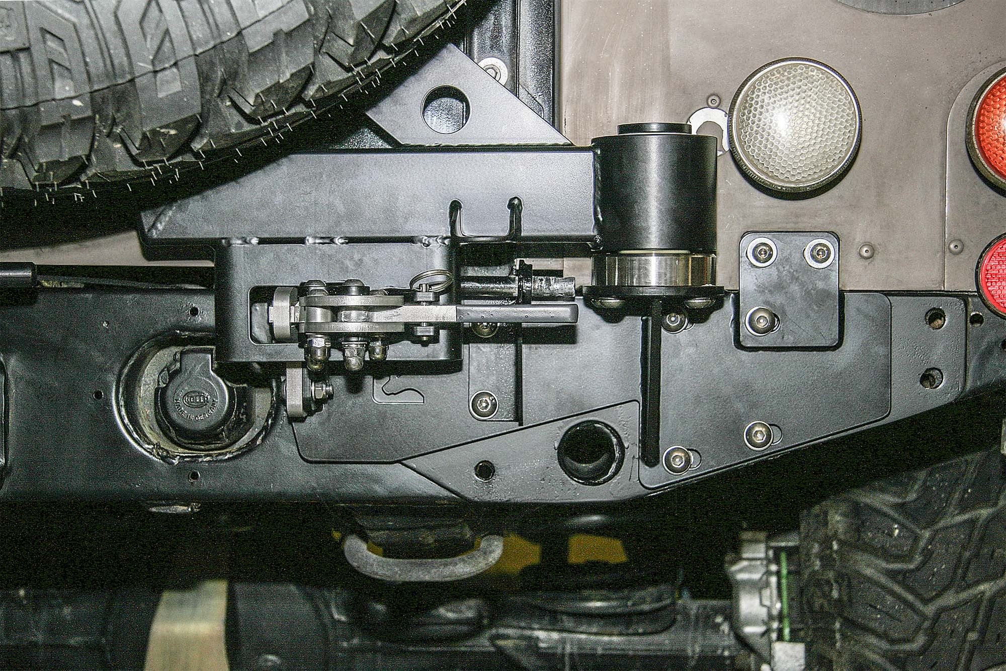 Defender Stainless Steel Spare Tire Carrier for Pickup / Soft-Top - for Land Rover 90/110