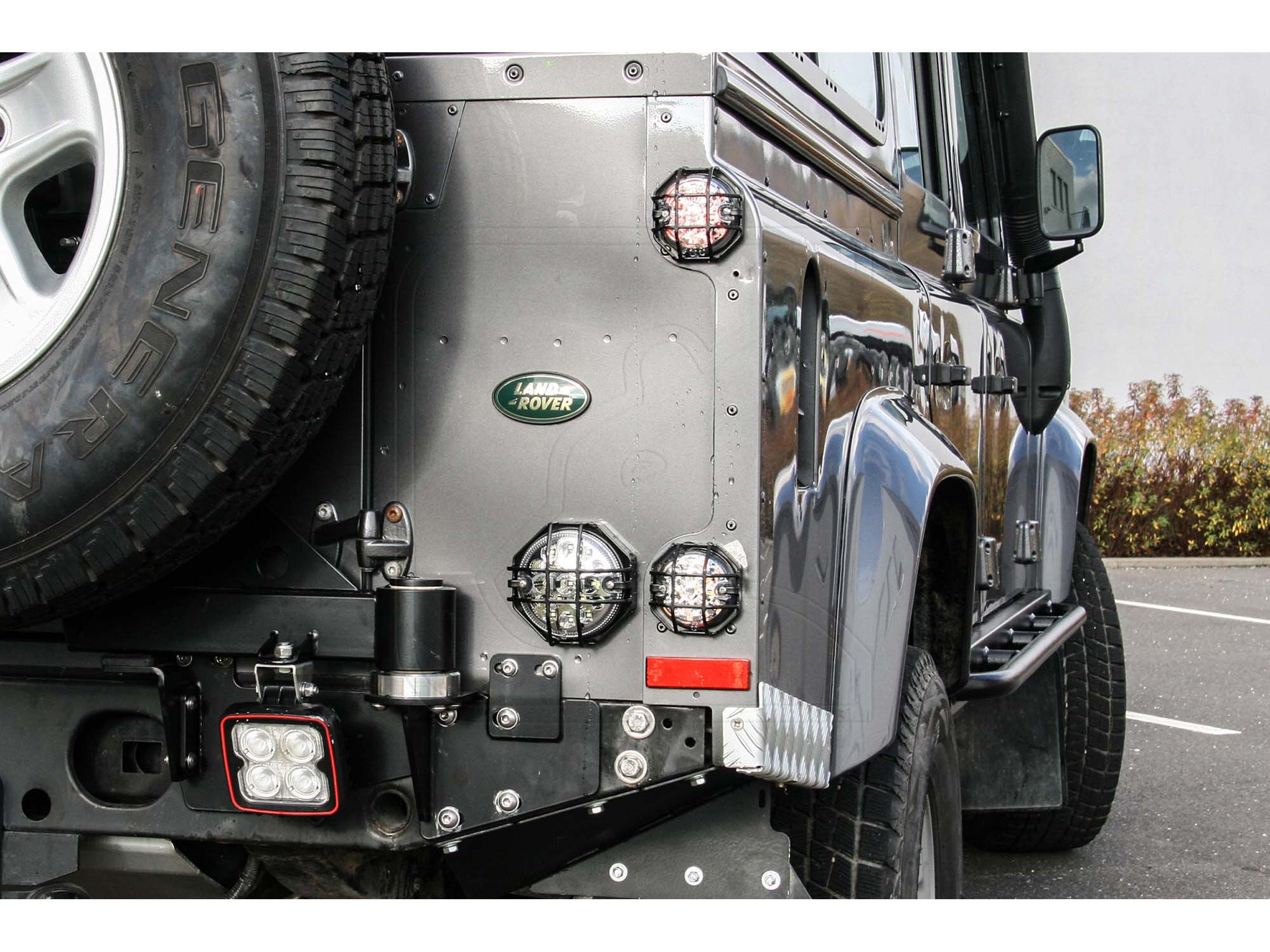 Lamp Guard/Grilles for Brake Lights/Turn Signals - for Land Rover Defender 90/110/130 (set of 2)