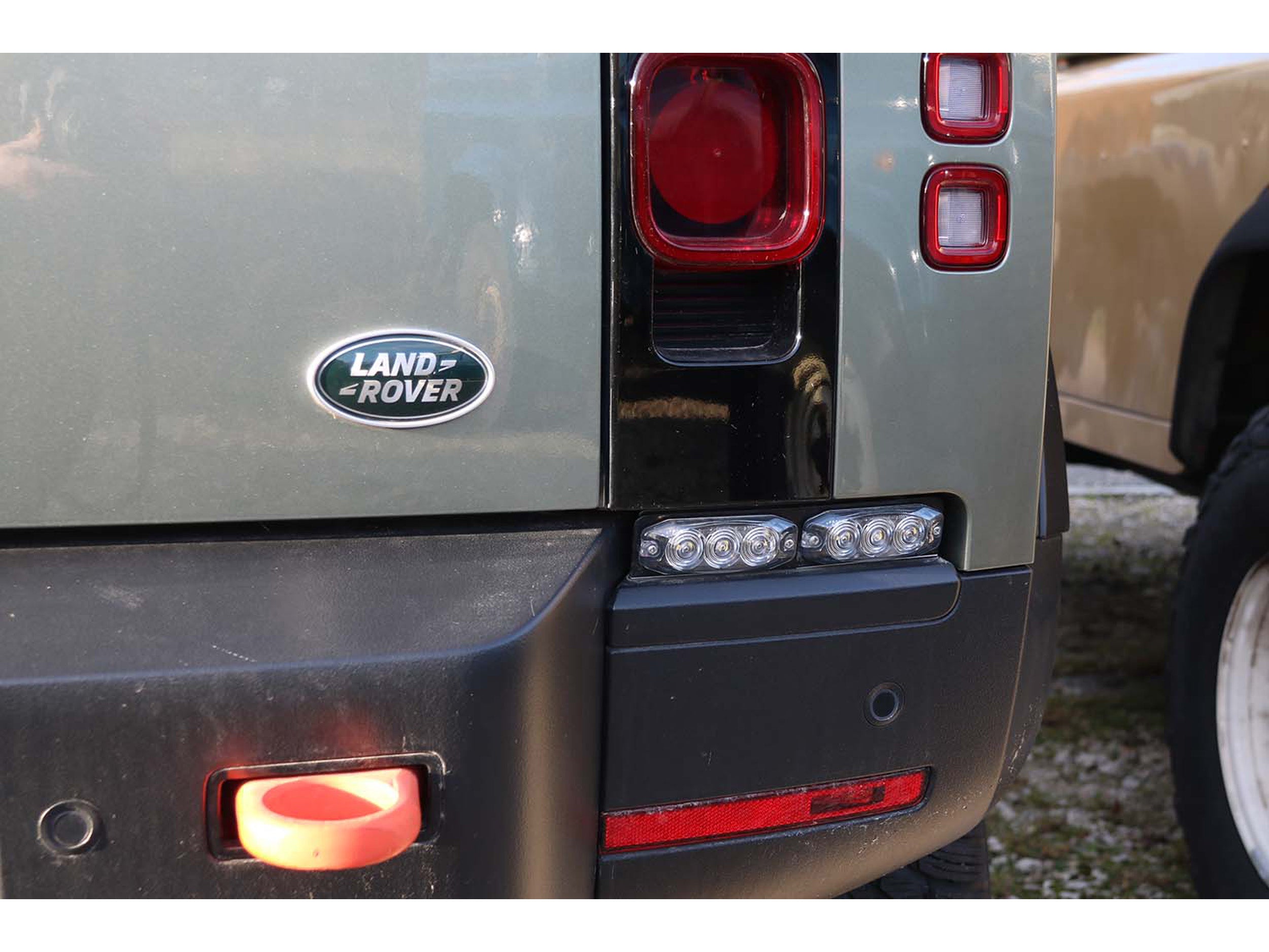 NEW Defender, Additional backup/reverse light - for Land Rover [L663 from Model Year 2020+]