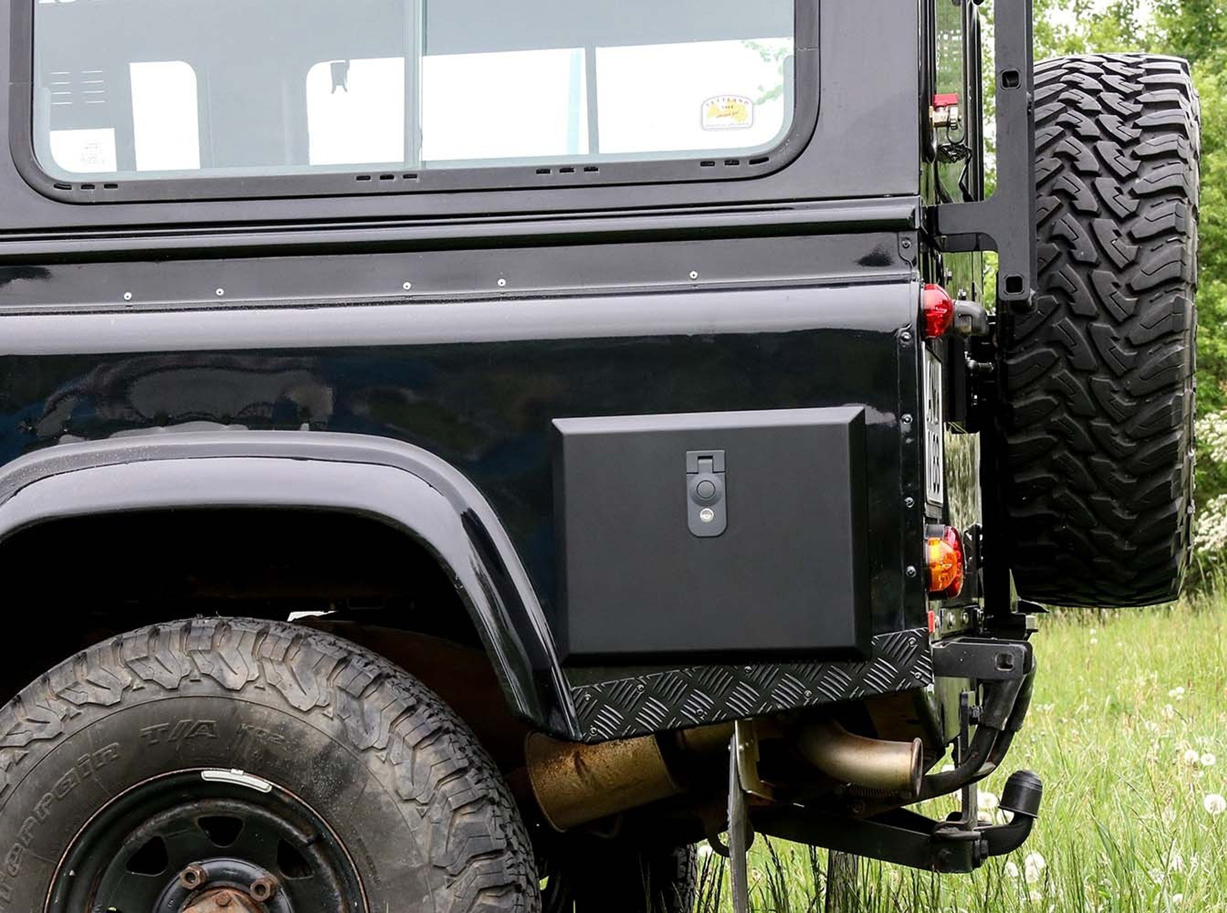 Side storage locker/box (stainless steel & black powdercoated) - for Land Rover Defender 110