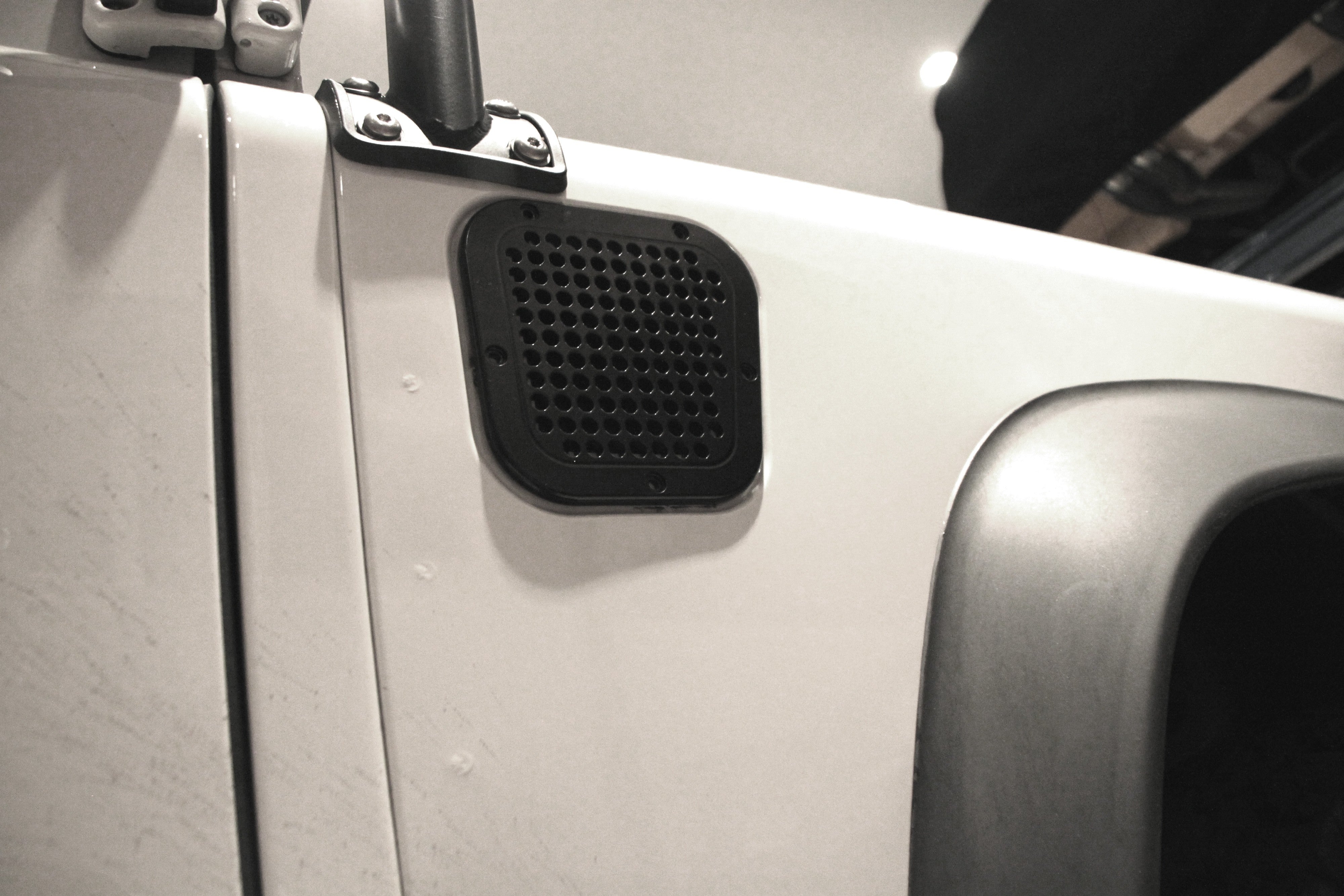 Defender Side Intake Vent Grille - for Land Rover 300Tdi/Td5/Puma (solid aluminum)