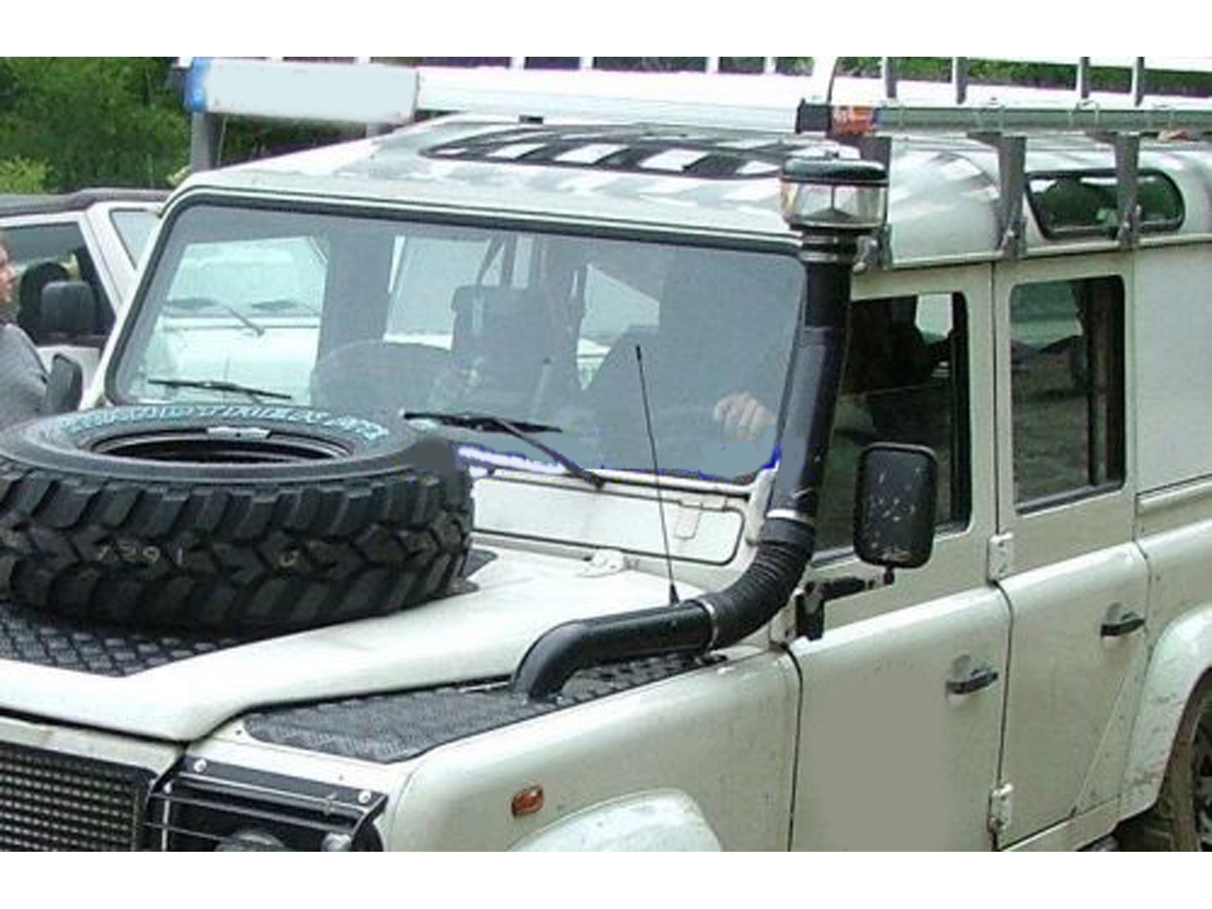 Raised Air Intake with cyclone head and conversion kit for air filter housing - Land Rover Defender (300Tdi, Td5)
