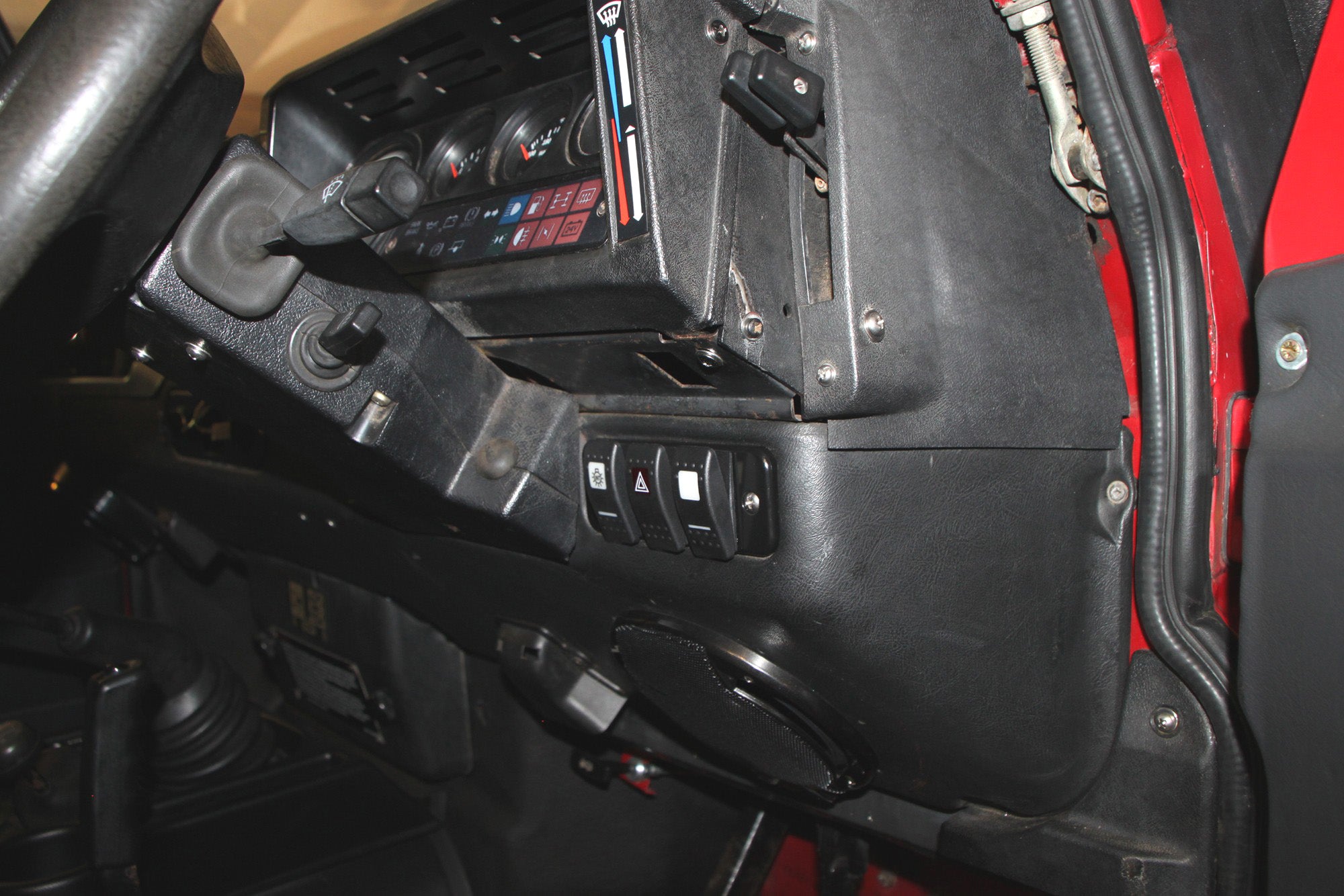 Lower Dash Switch Plate Panel (3 Carling) Right-Hand Drive - for Land Rover Defender 90/110/130