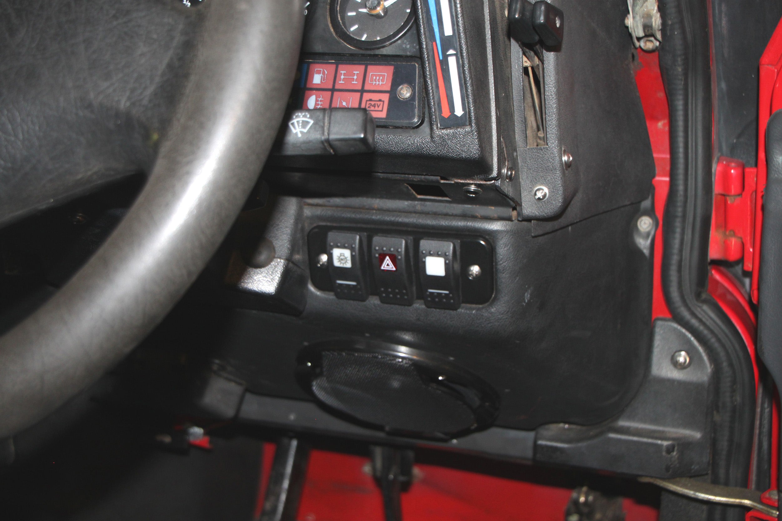 Lower Dash Switch Plate Panel (3 Carling) Right-Hand Drive - for Land Rover Defender 90/110/130