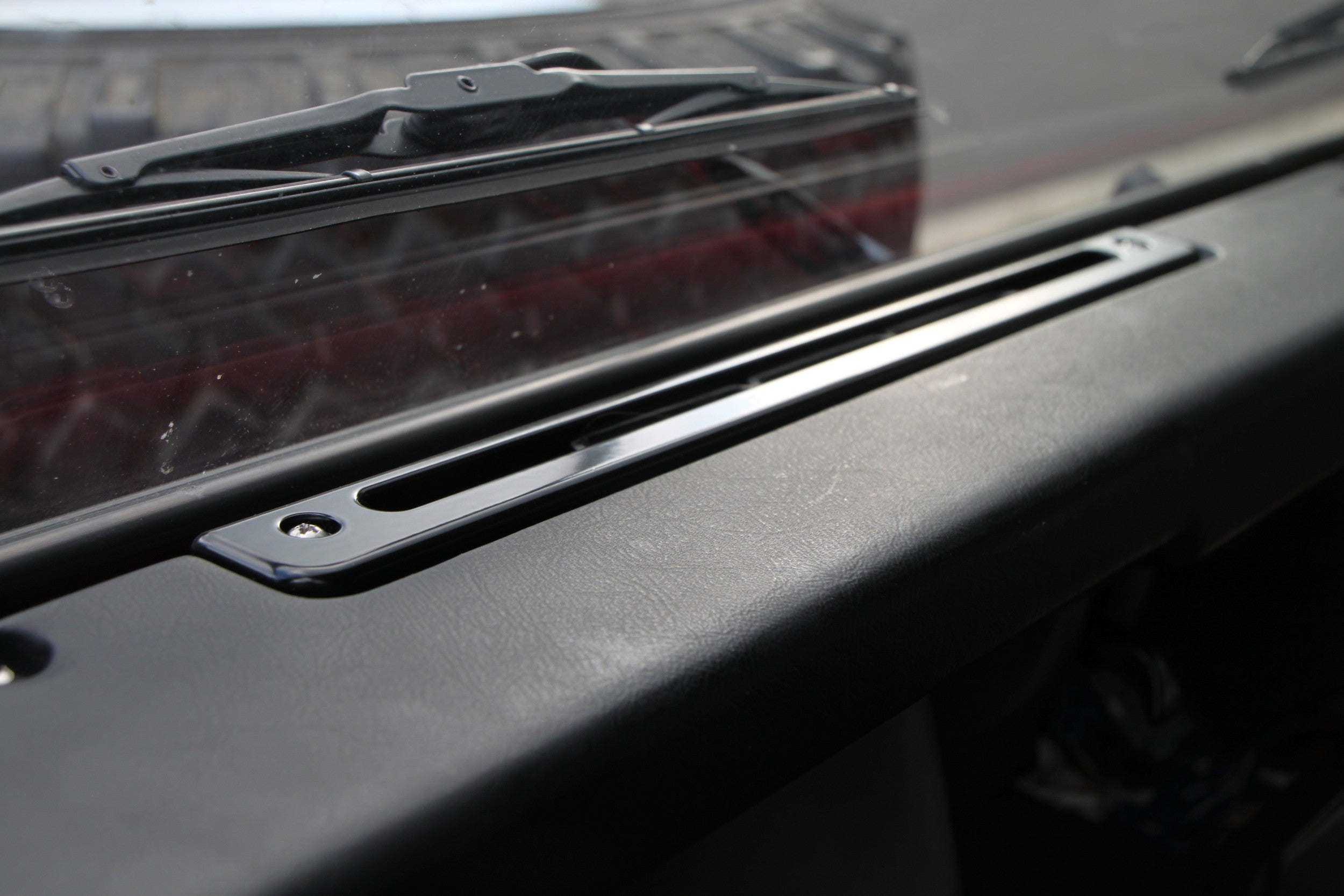 Defender Demister/Defrost Dash Vent Trim (14.5") - for Land Rover Defender 90/110/130 (solid aluminum, set of 2)