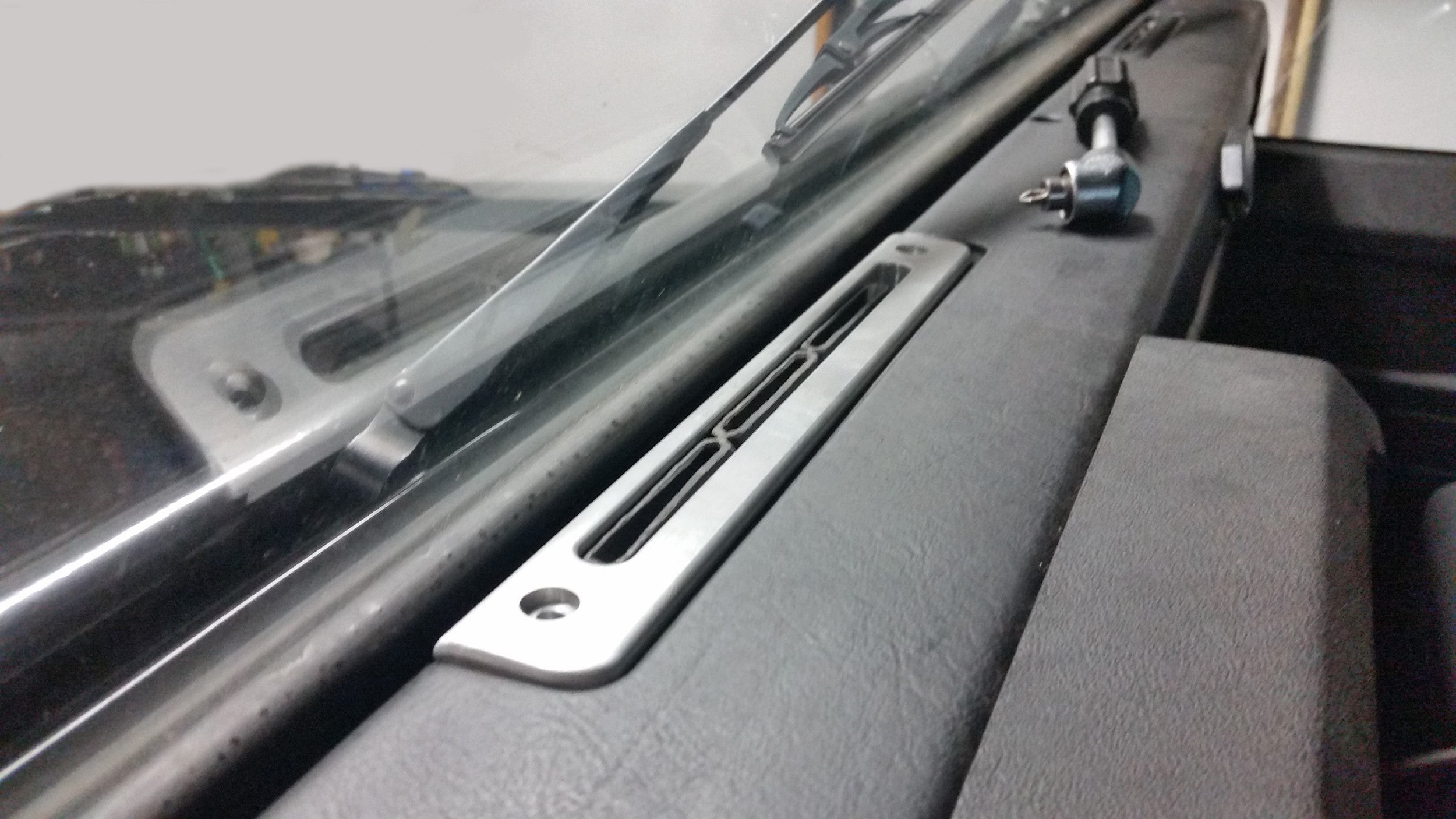 Defender Demister/Defrost Dash Vent Trim (10.5") - for Land Rover Defender 90/110/130 (solid aluminum, set of 2)