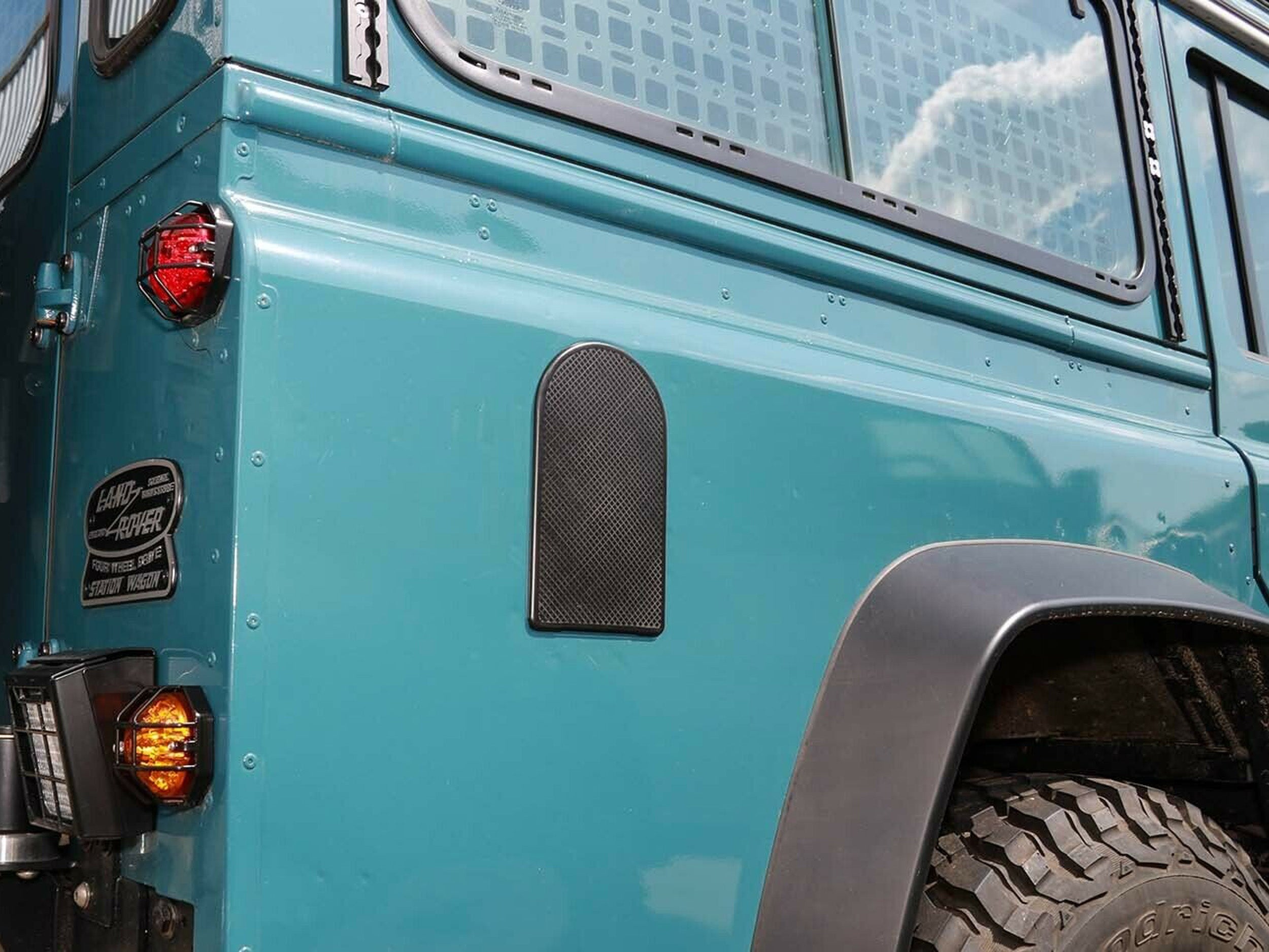 Fuel Filler Door Gas Cover Cap - for Land Rover Defender 90/110 (Defendoor)