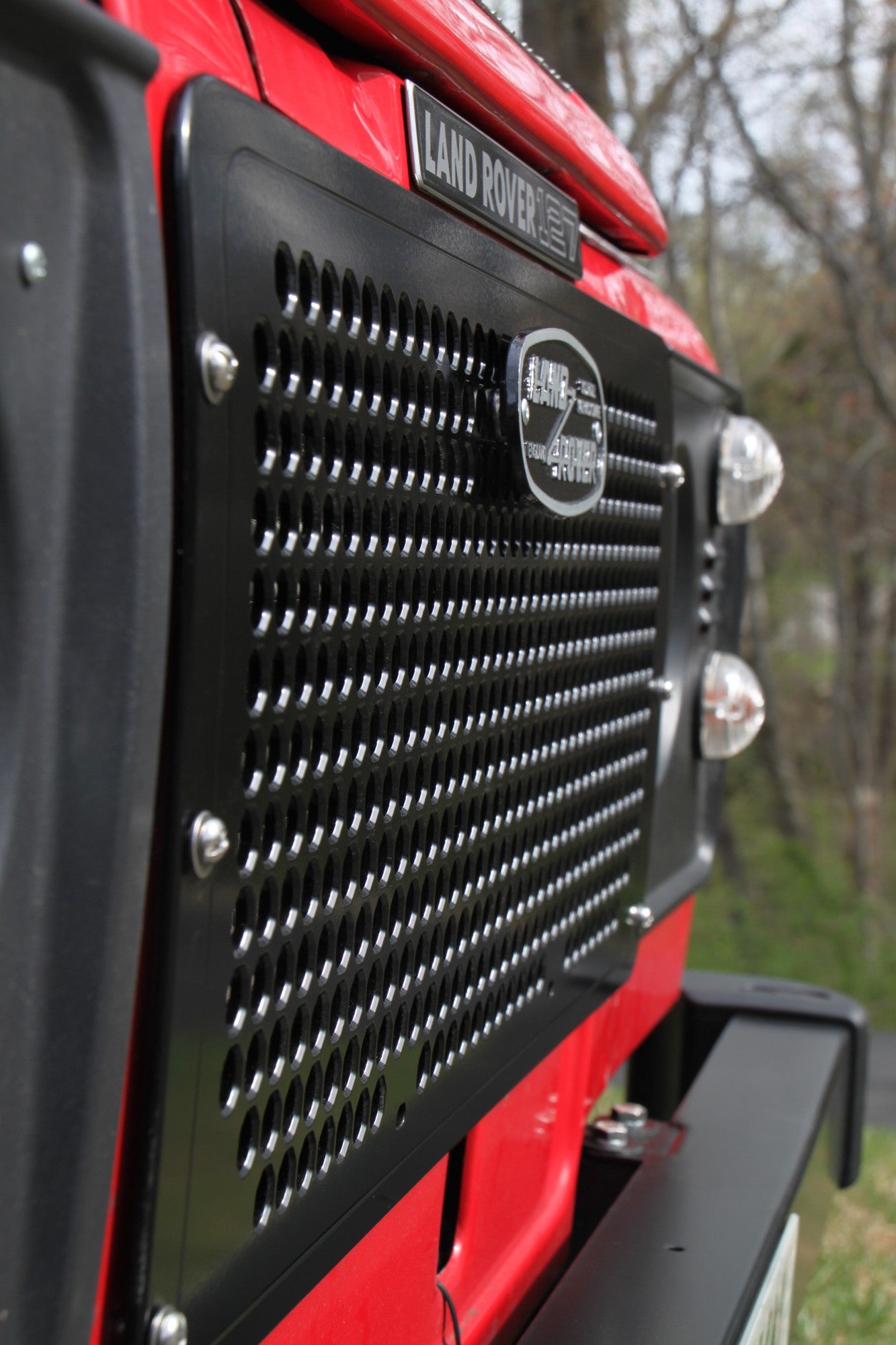 Defender Front Grille (w/ cutout for manual bonnet latch) - for Land R