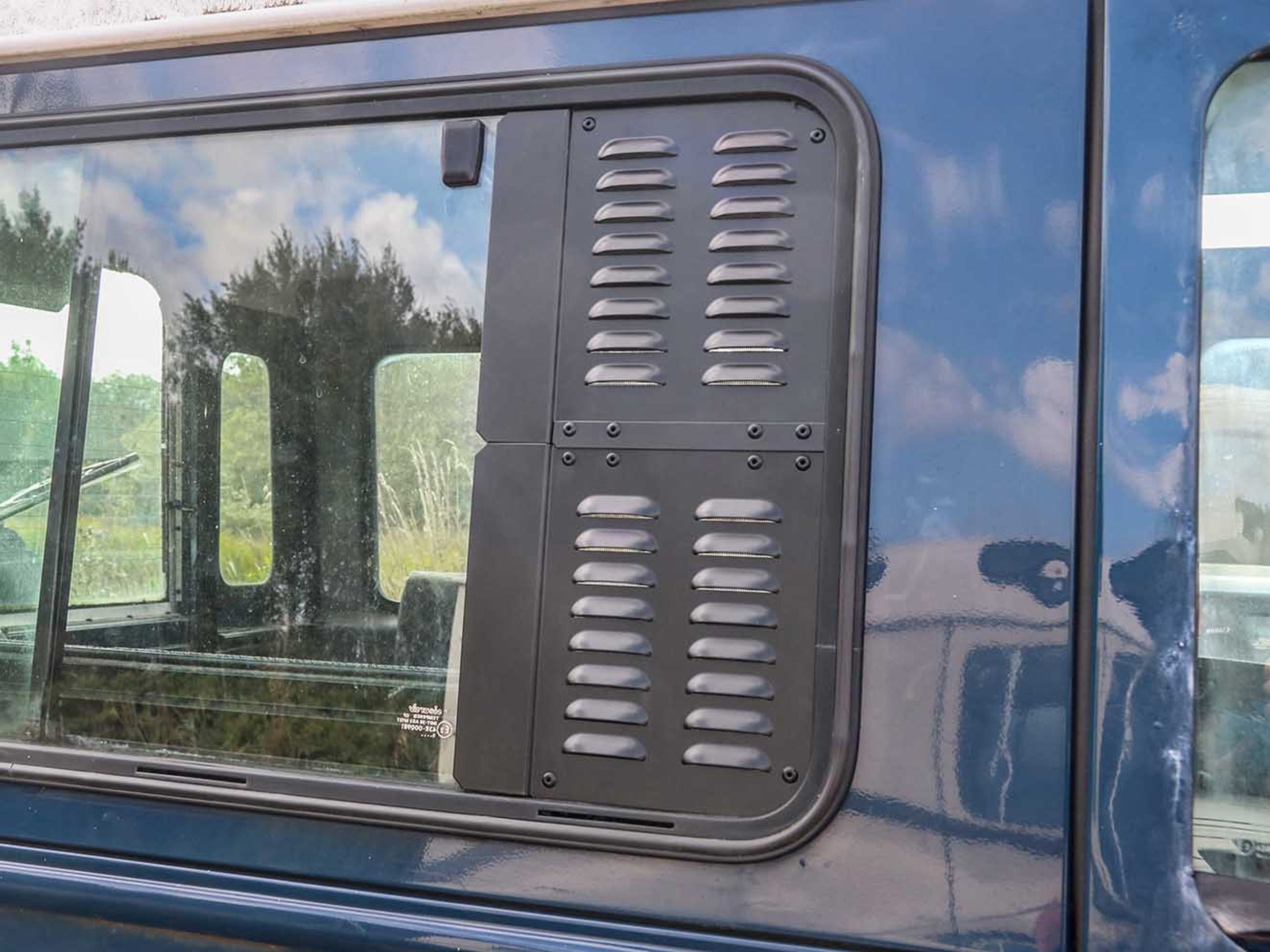Station Wagon Rear Sliding Window Vent Screens - Land Rover Defender 9