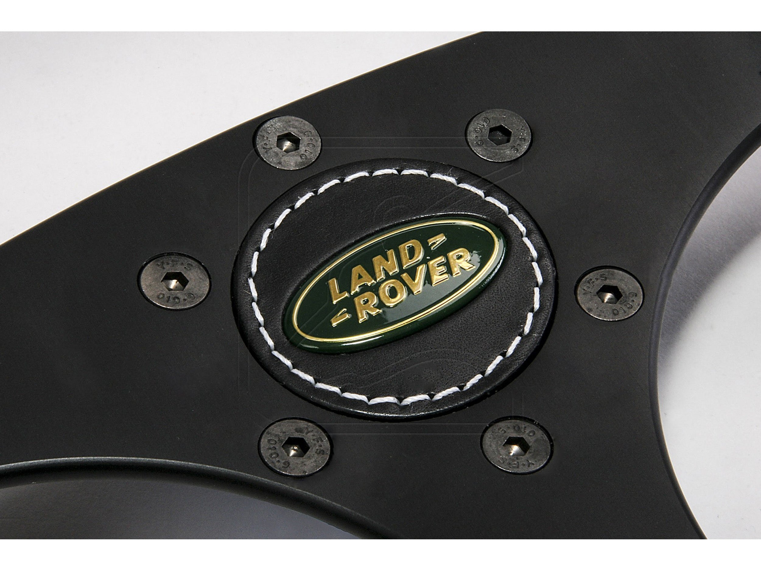 Leather center insert for MOMO sport steering wheel - for Land Rover Defender