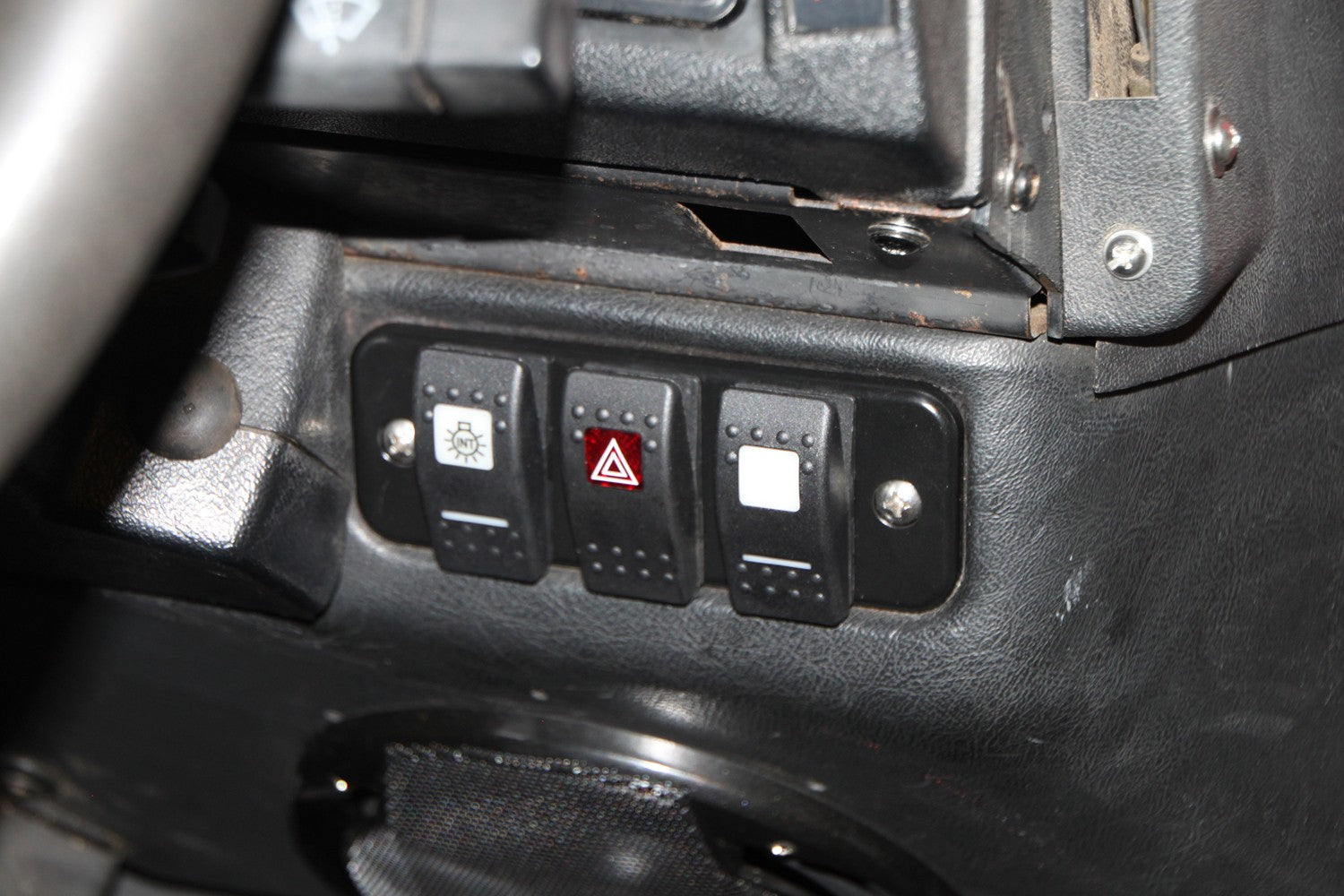 Lower Dash Switch Plate Panel (3 Carling) Right-Hand Drive - for Land Rover Defender 90/110/130